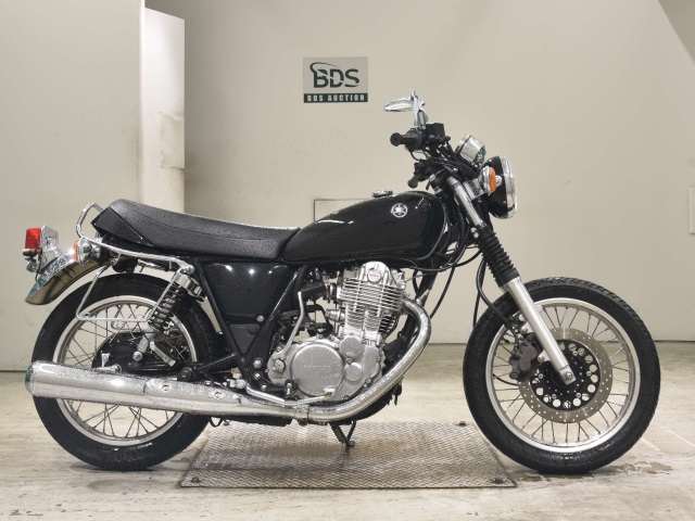 Yamaha SR400