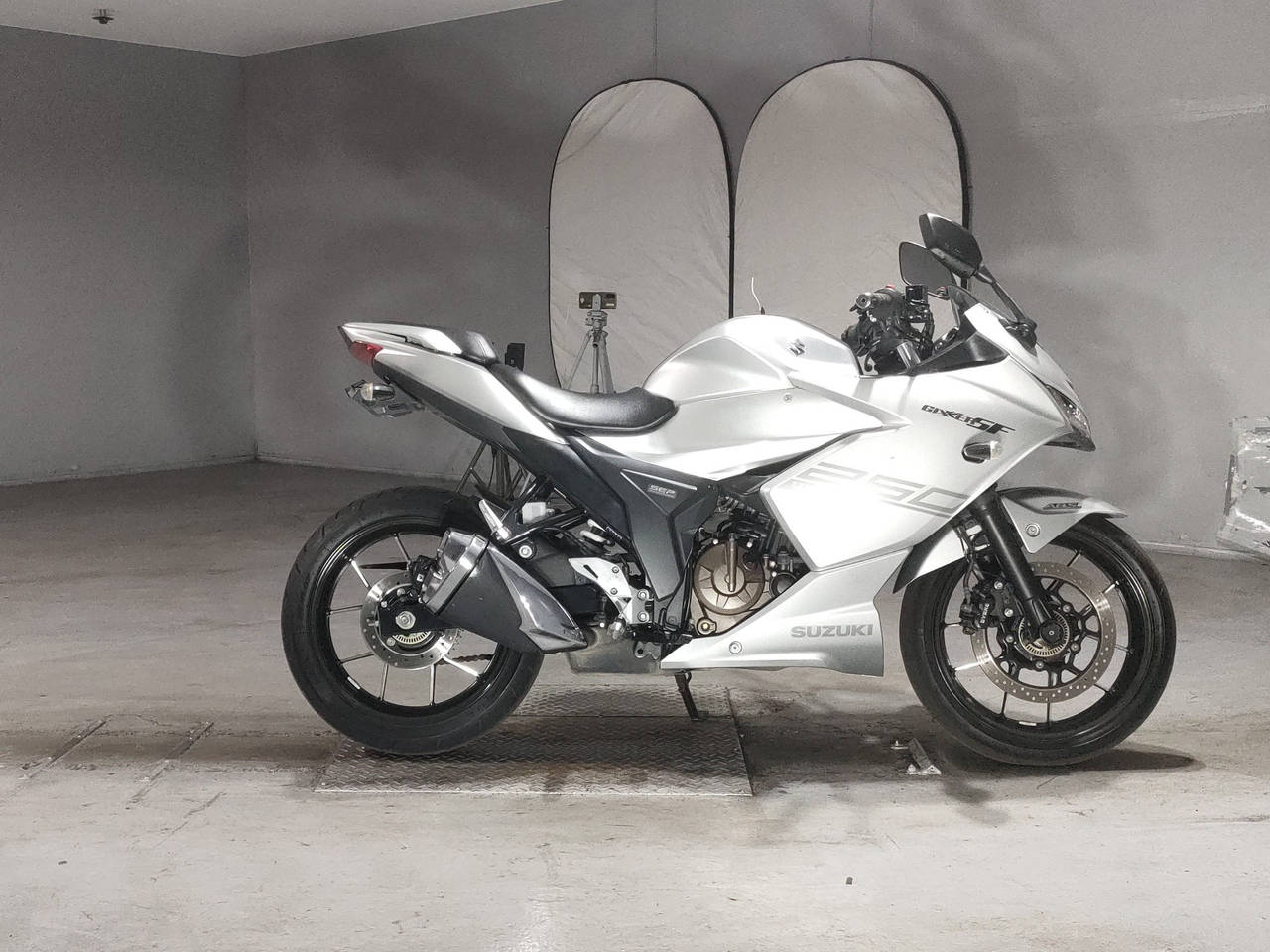 Suzuki GIXXER250SF