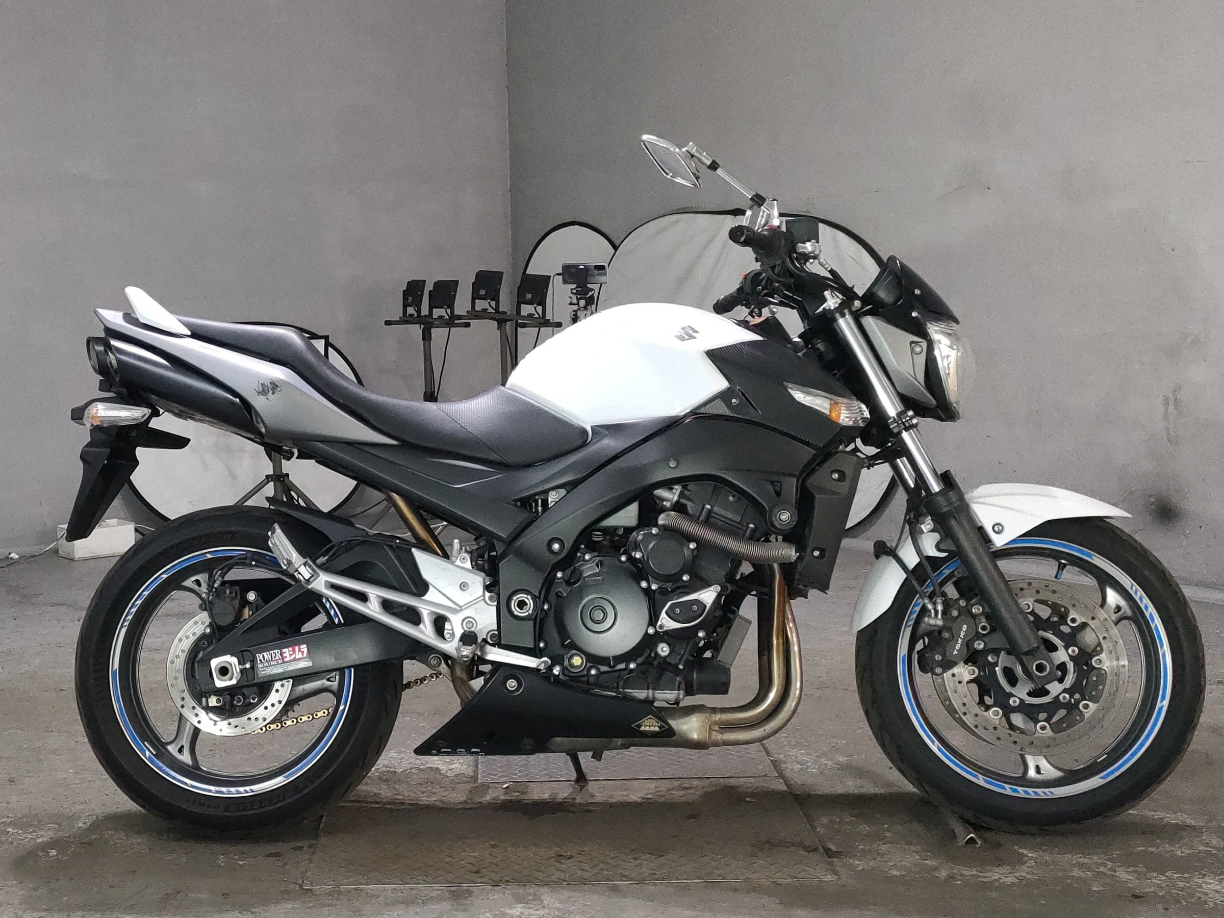Suzuki GSR400