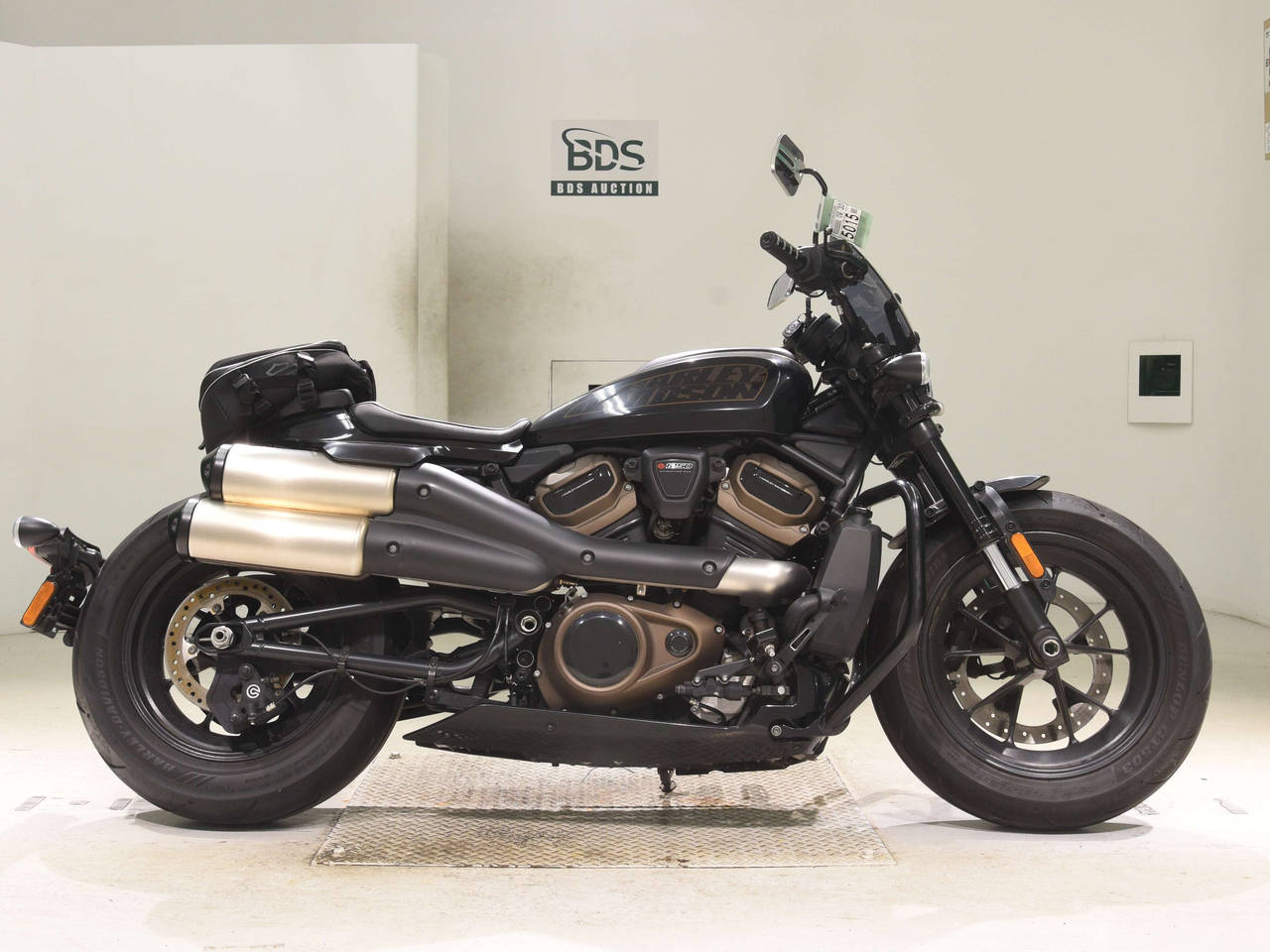 HD RH1250S, right