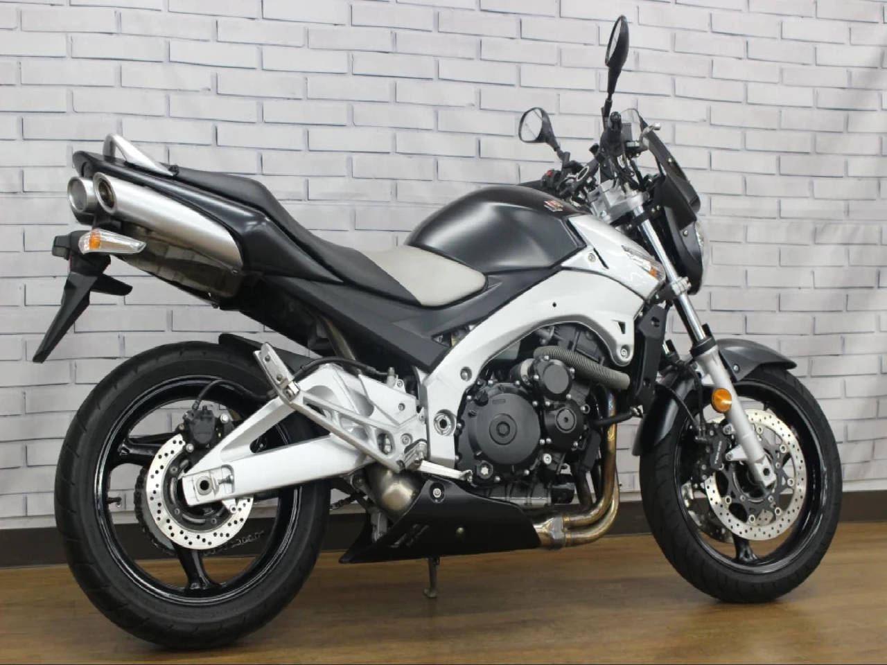 Suzuki GSR600