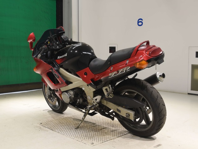 Kawasaki ZZ-R400 — фото 6