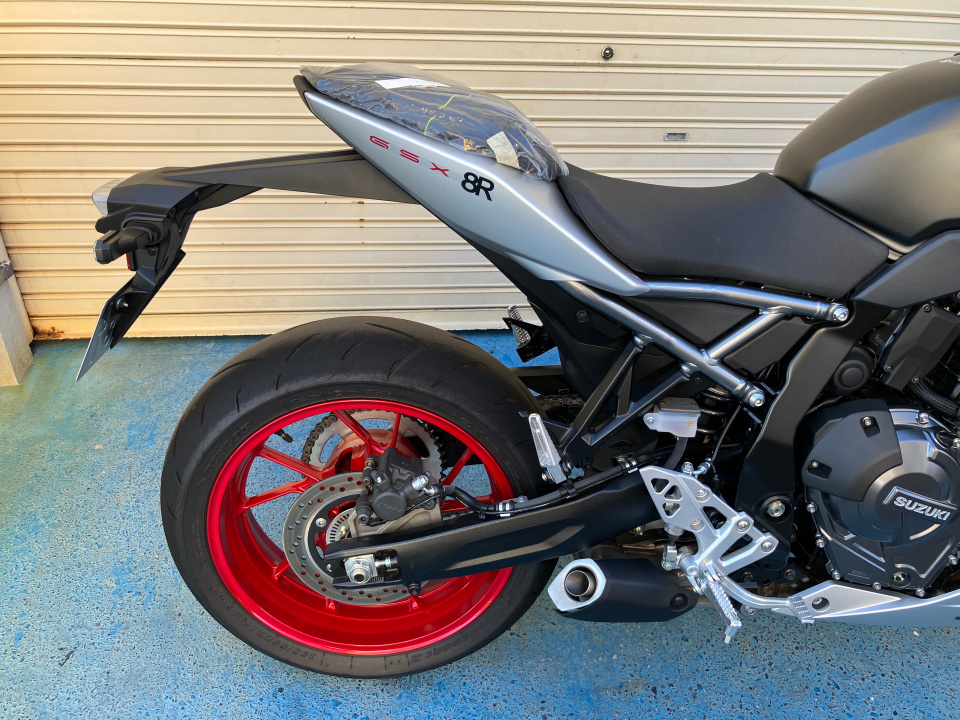 Suzuki GSX-8R — фото 5