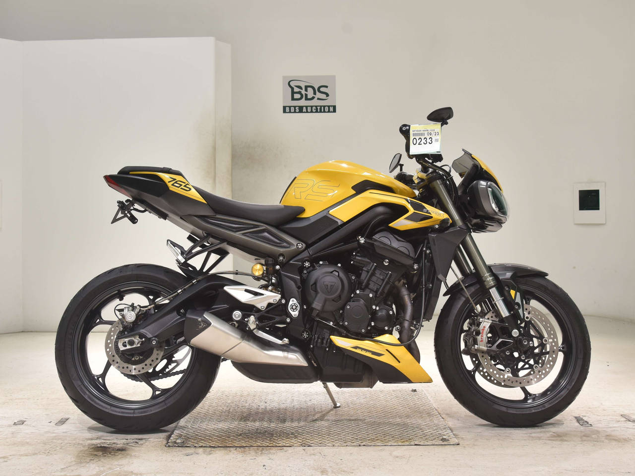 Triumph STREET TRIPLE RS, right