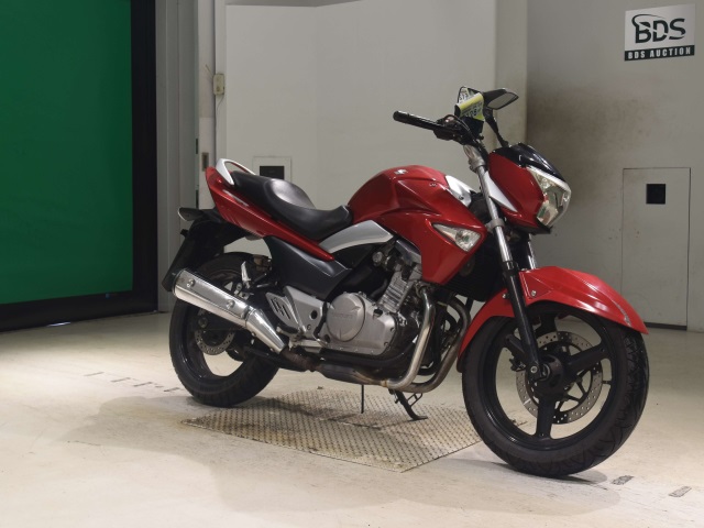Suzuki GSR250 — фото 3