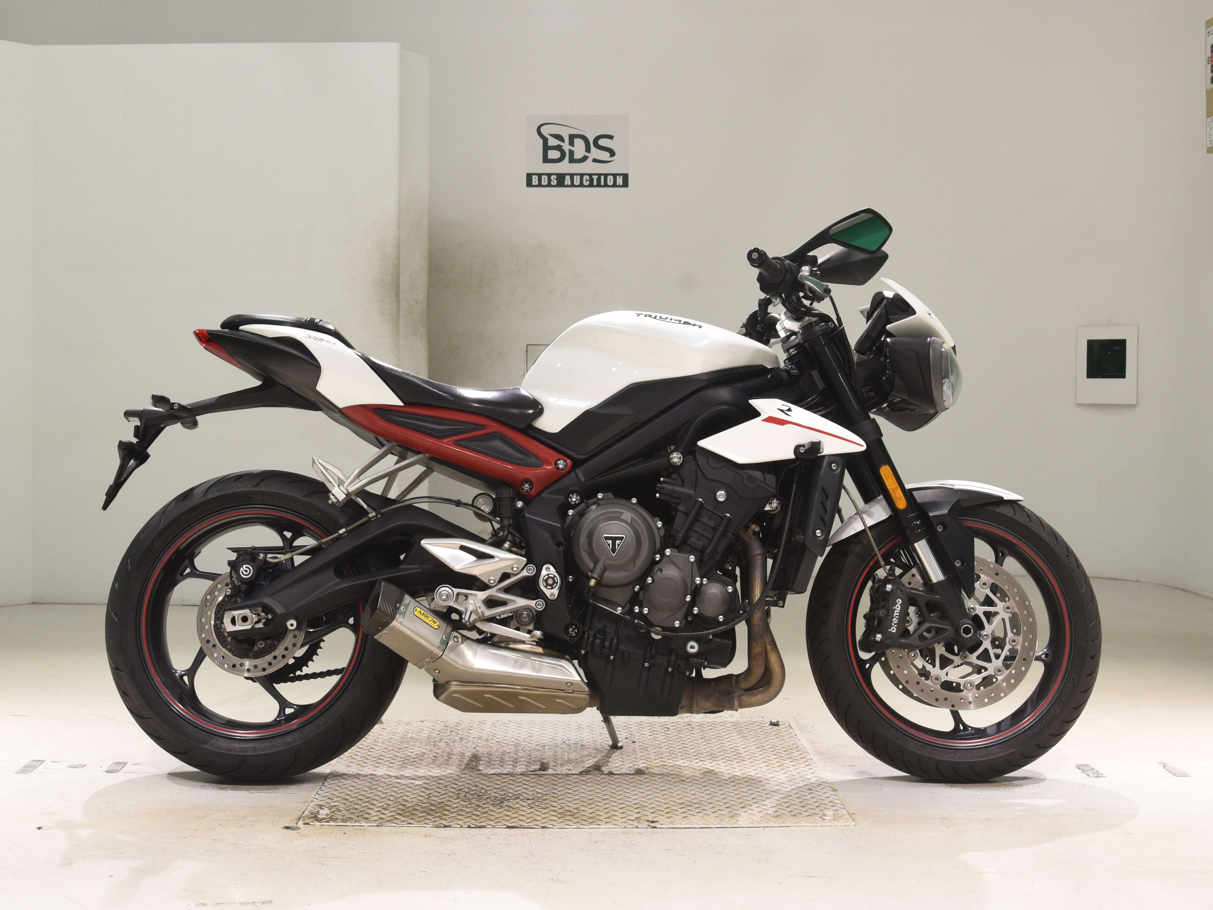 Triumph STREET TRIPLE R