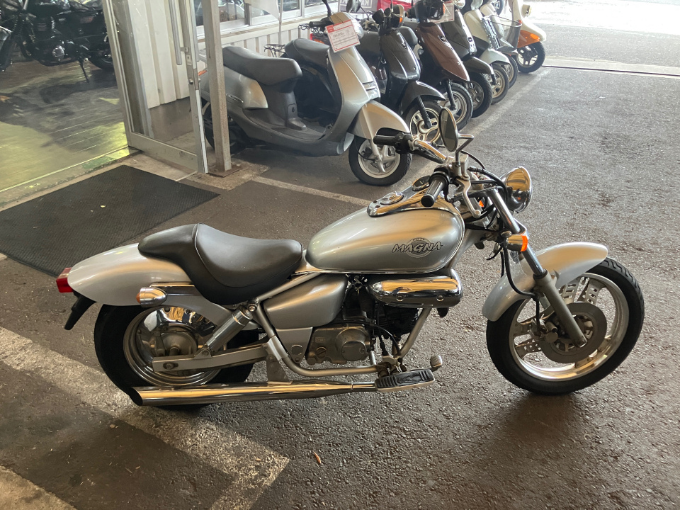 Honda MAGNUS 50