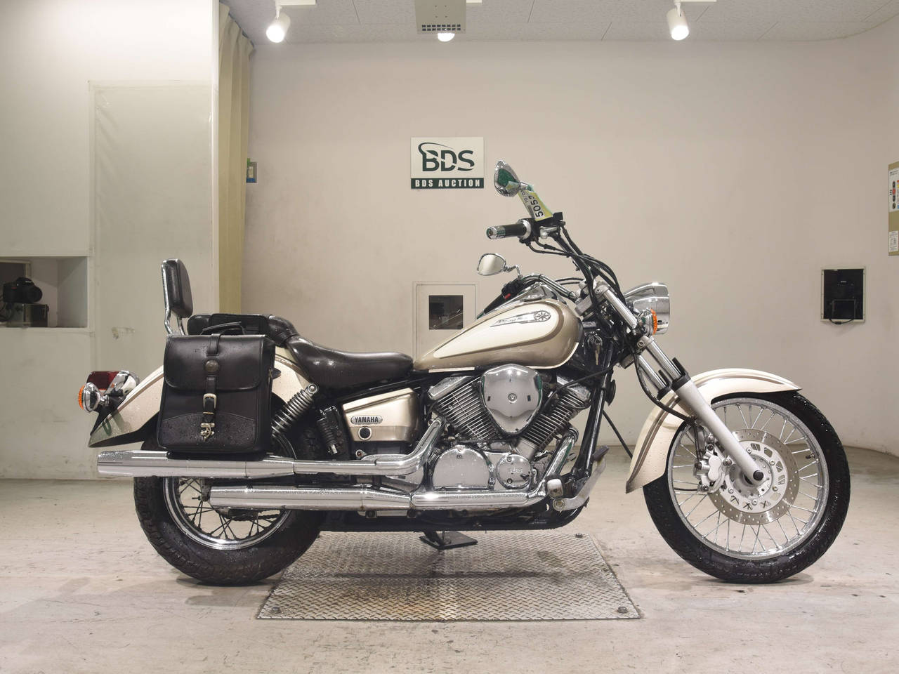 Yamaha DRAGSTAR XVS250, right