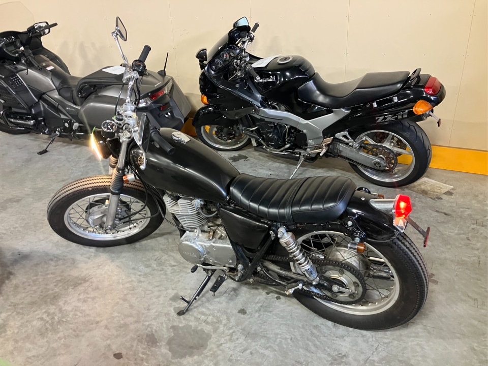 Yamaha SR400 — фото 2