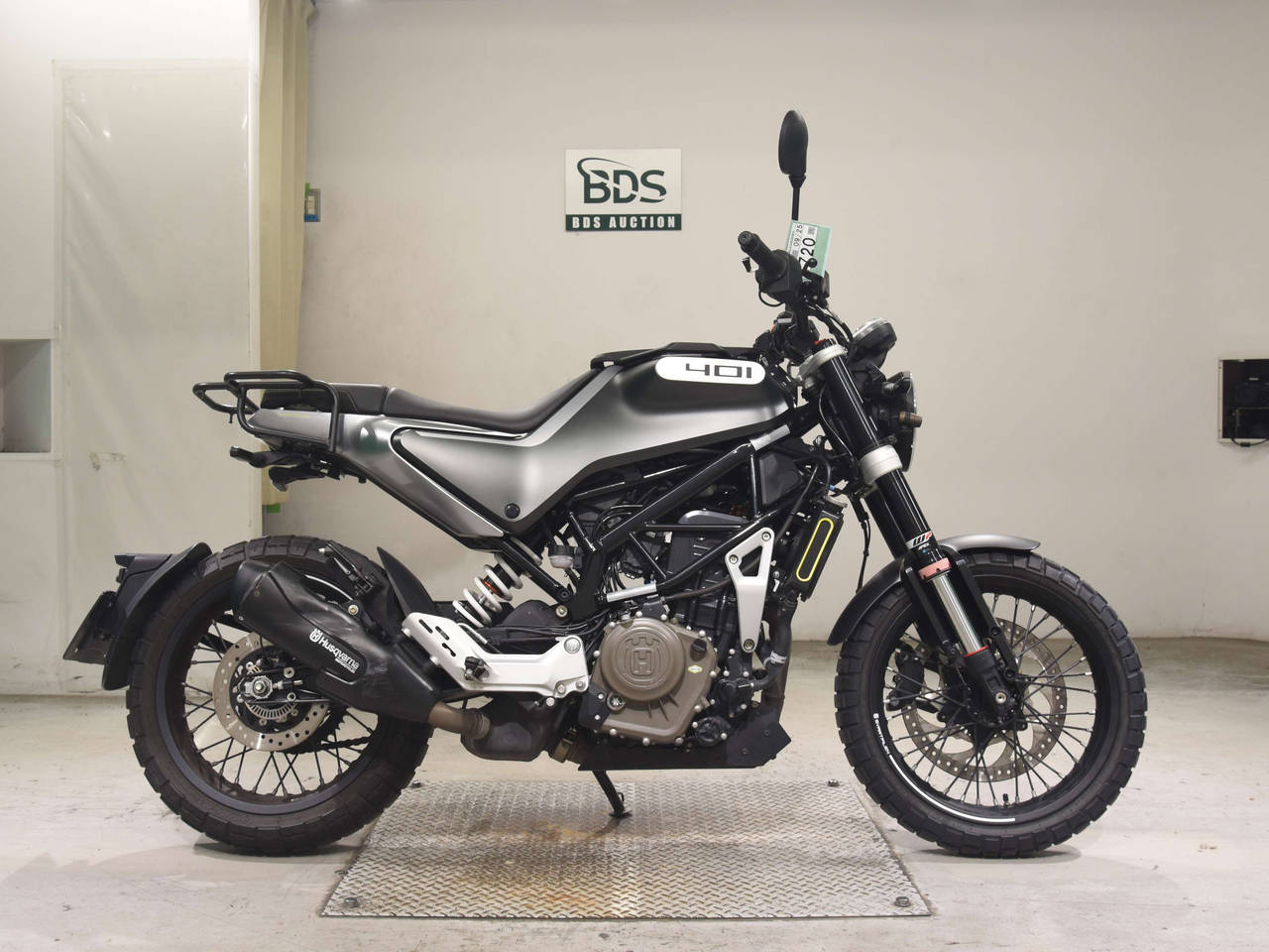 Husqvarna SVARTPILEN 401