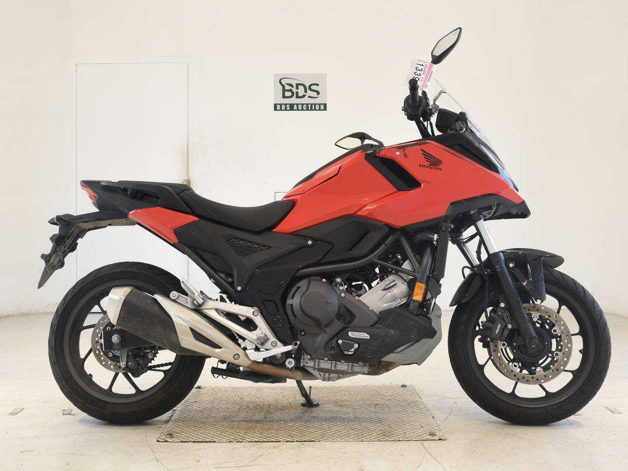 Honda NC750XD, right