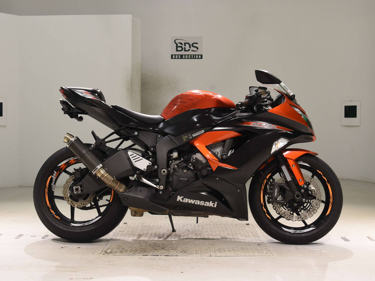 しょう 2864] Kawasaki ZX-6R - JKBZX636EFA011323