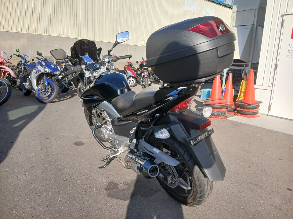 Suzuki GSR250 — фото 5