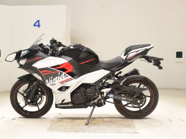 Kawasaki NINJA400 — фото 2