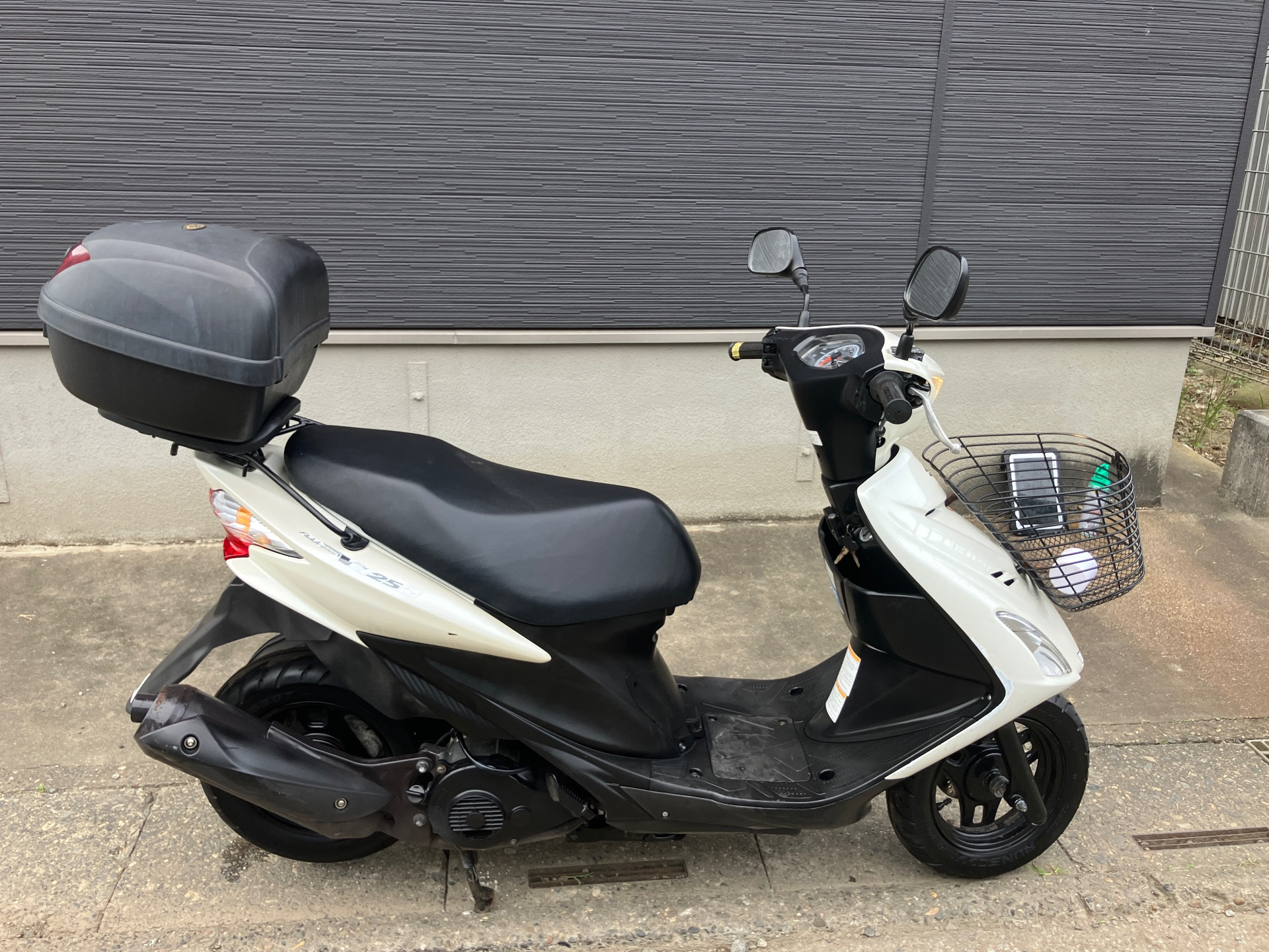 Suzuki V125S, photograph 1