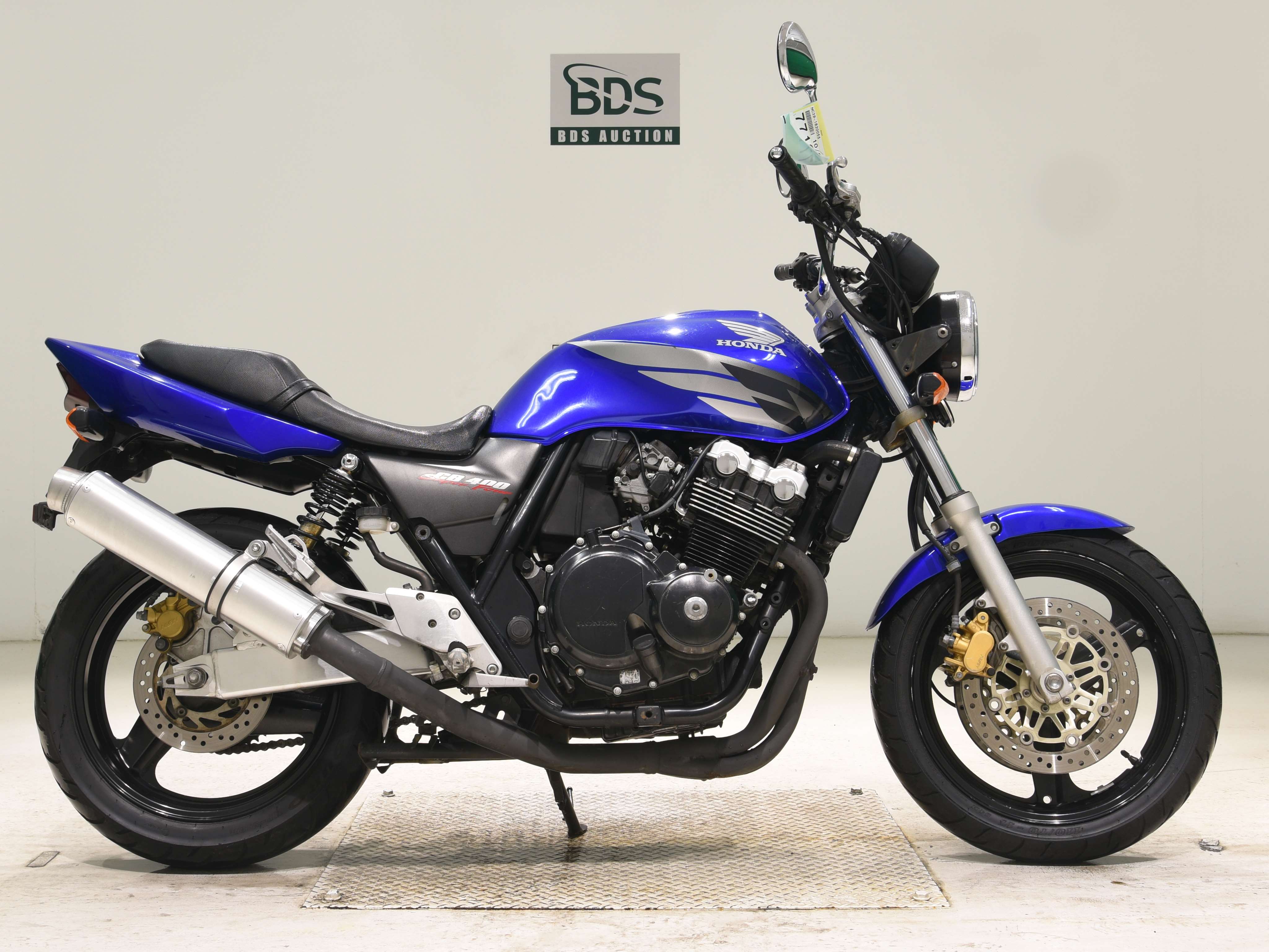Honda CB400SF, right
