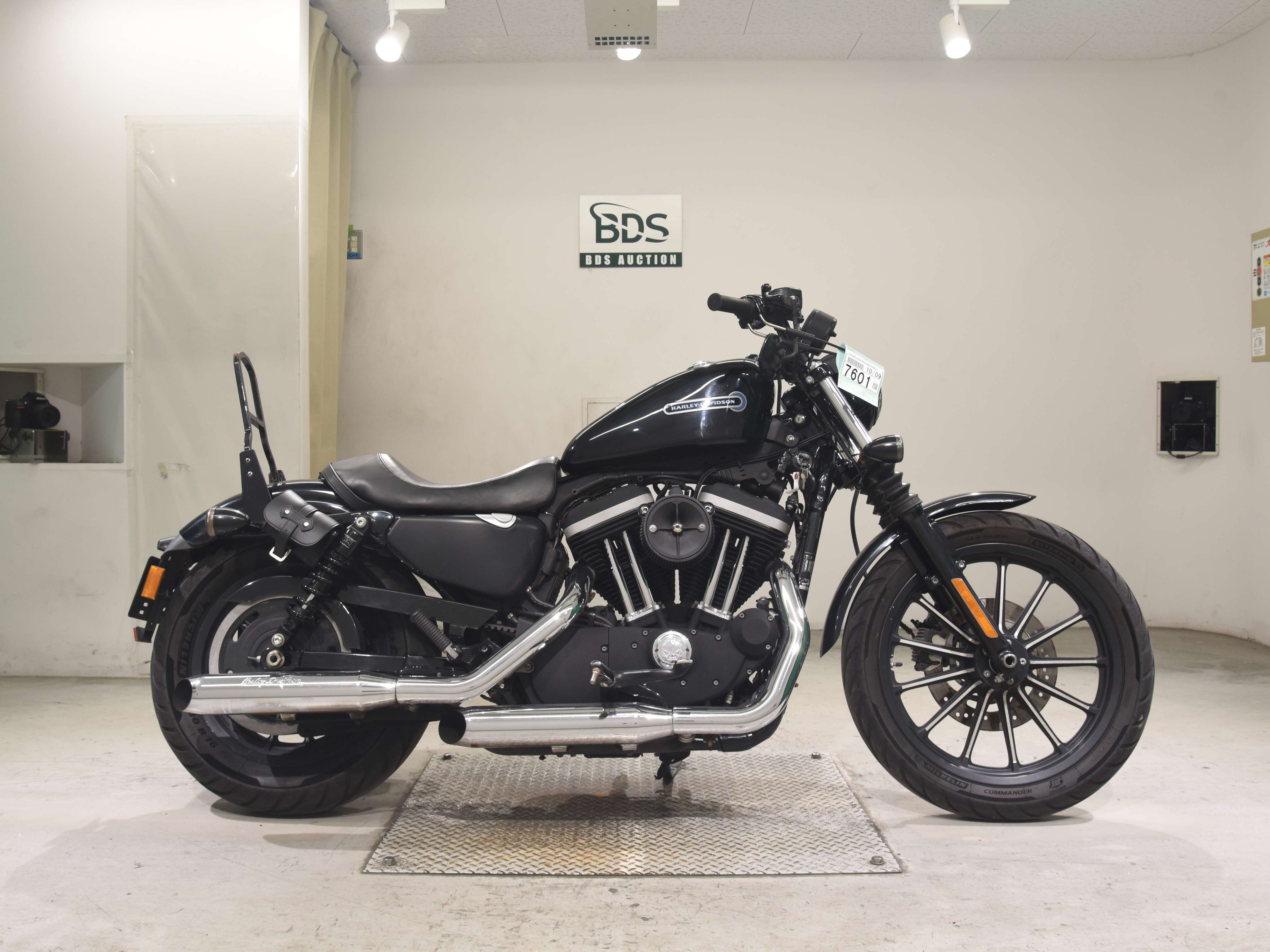 HD SPORTSTER IRON XL883N, right