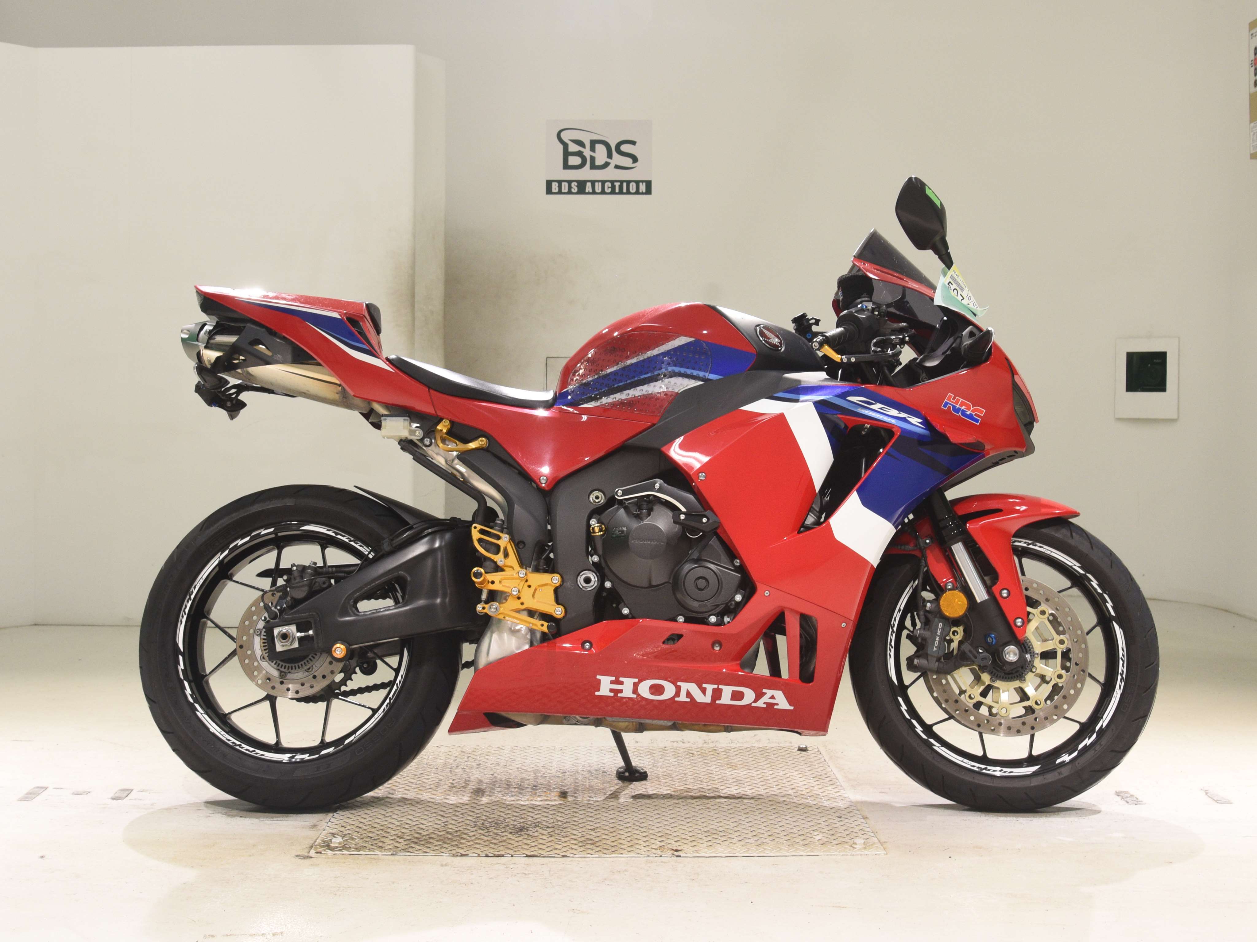 Honda CBR600RR, right