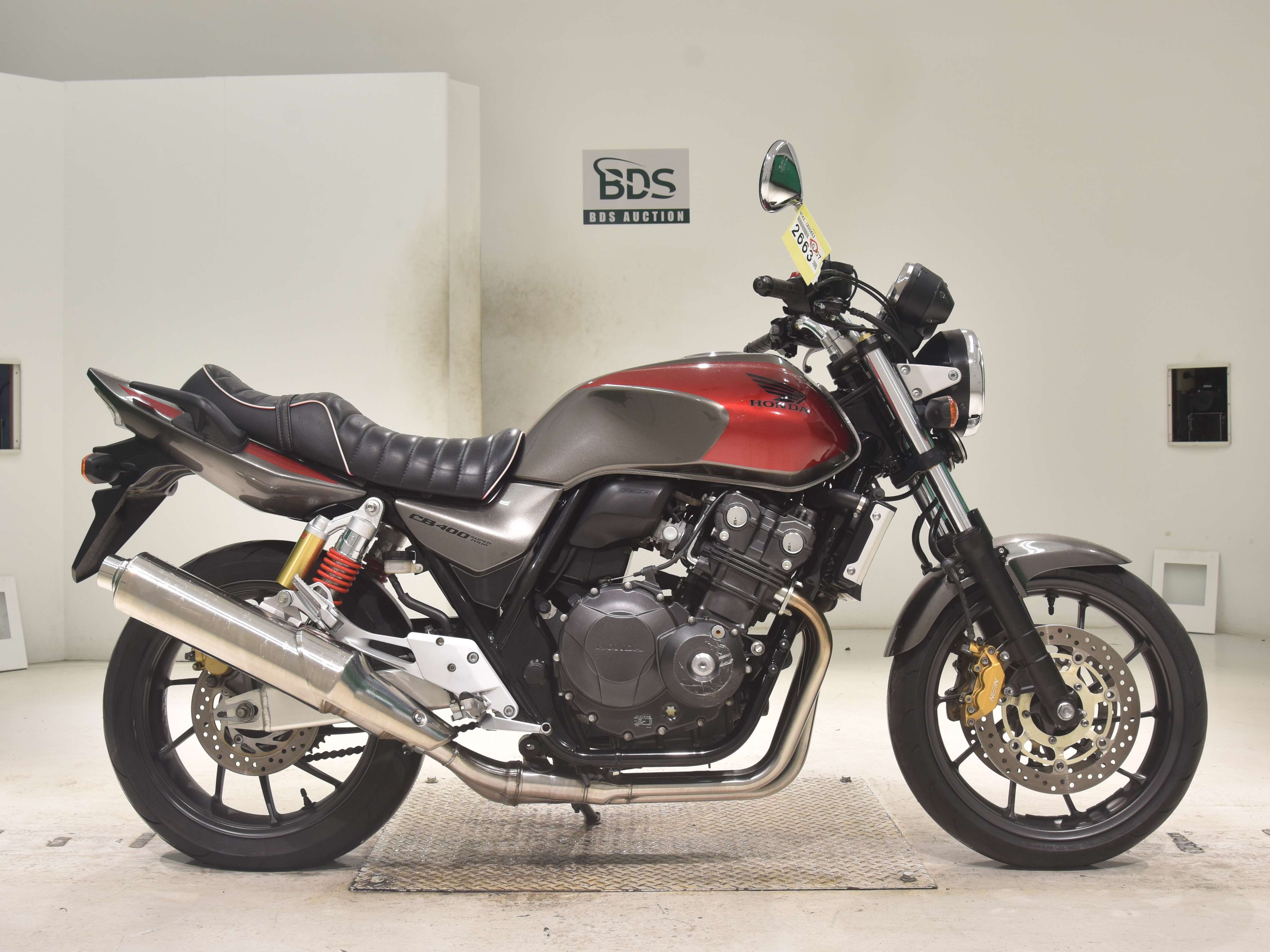 Honda CB400SF, right