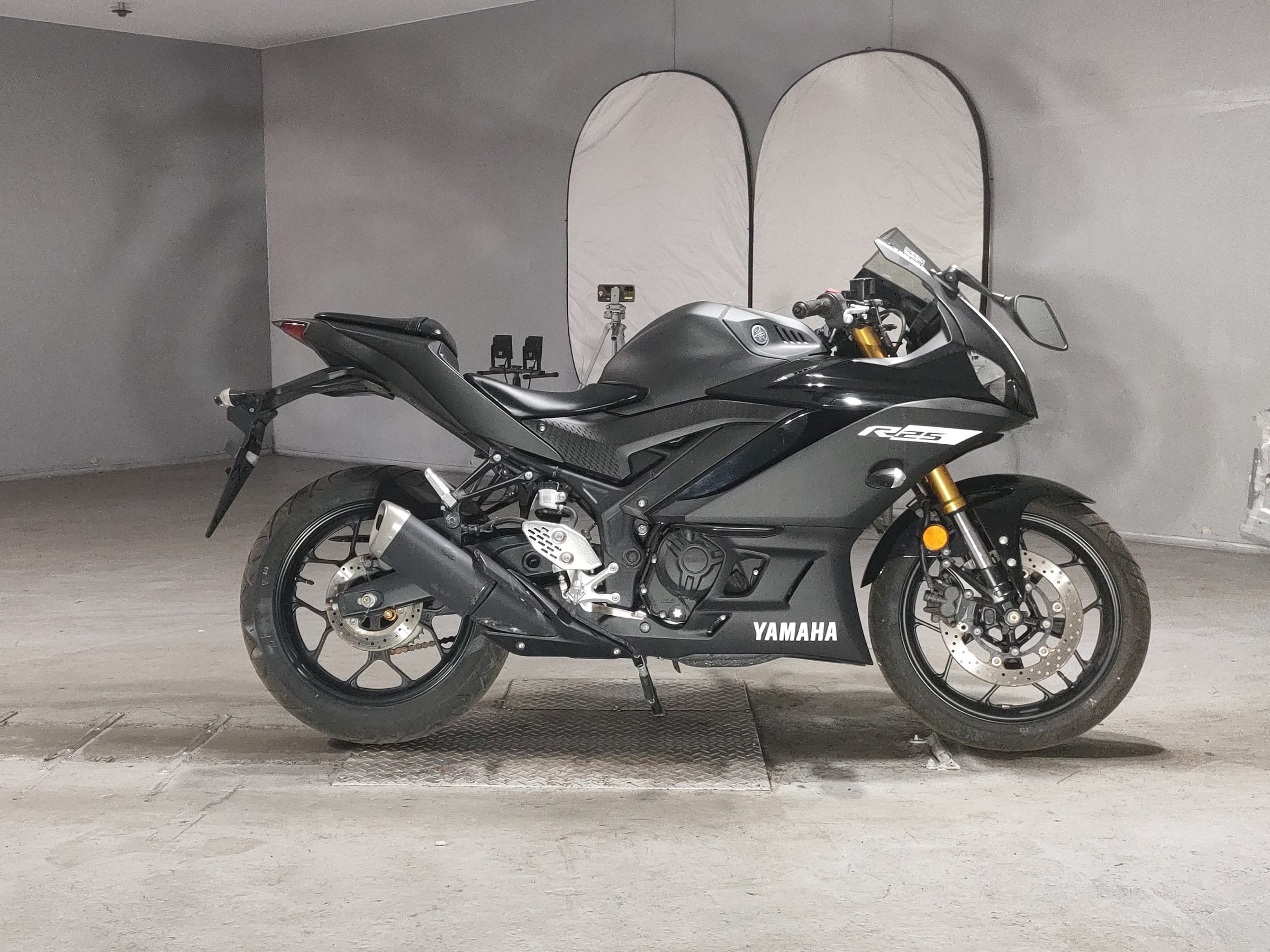 Yamaha YZF-R25, zdjęcie 1