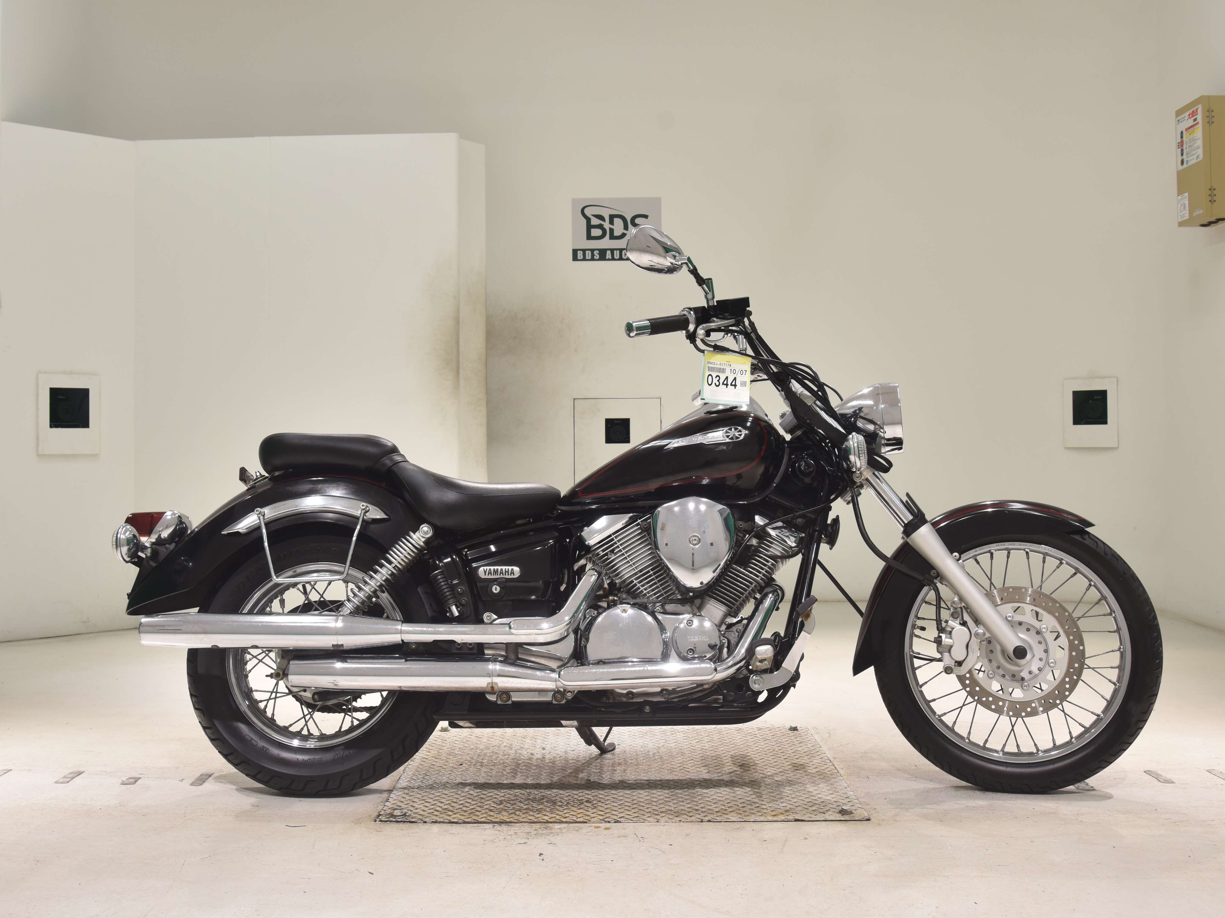 Yamaha DRAGSTAR XVS250, right