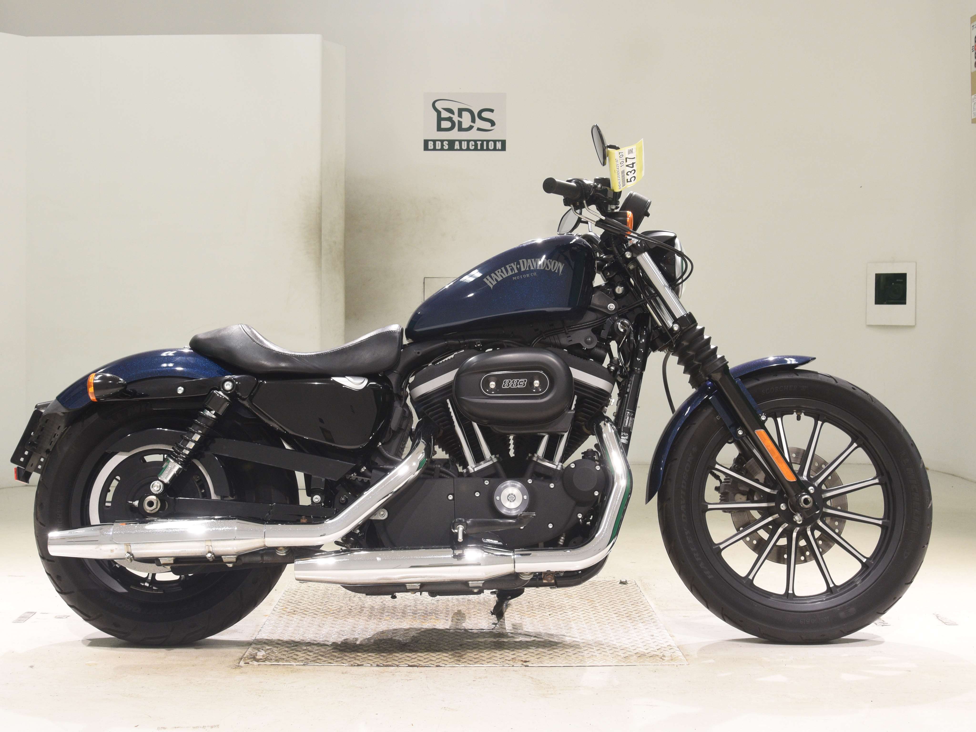 HD SPORTSTER IRON XL883N, right