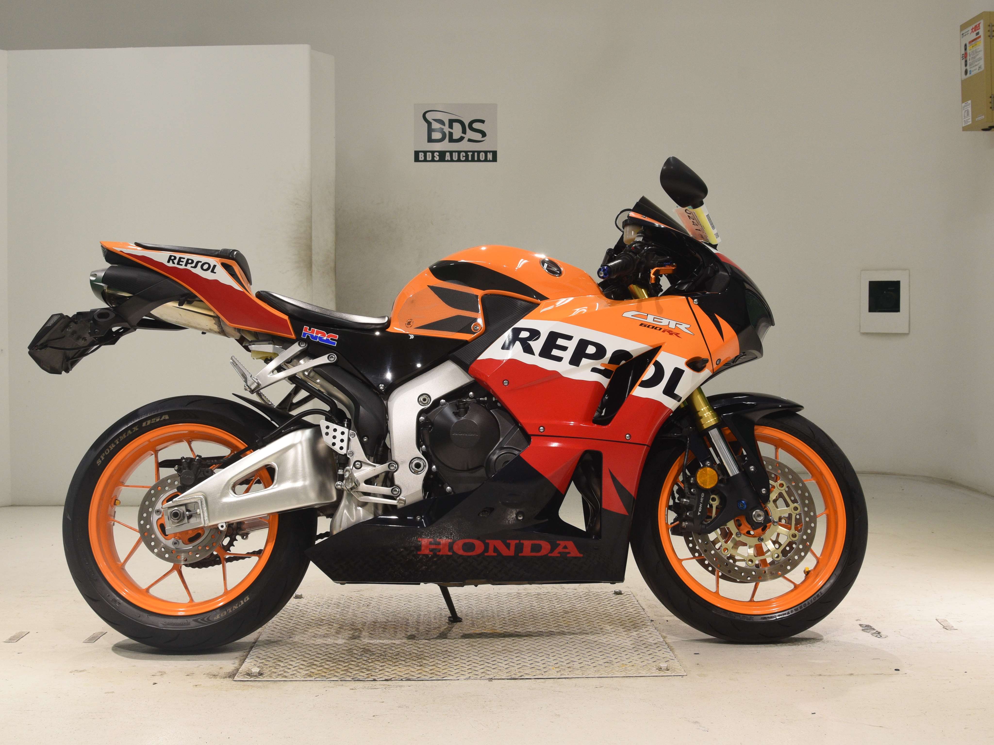 Honda CBR600RR, right
