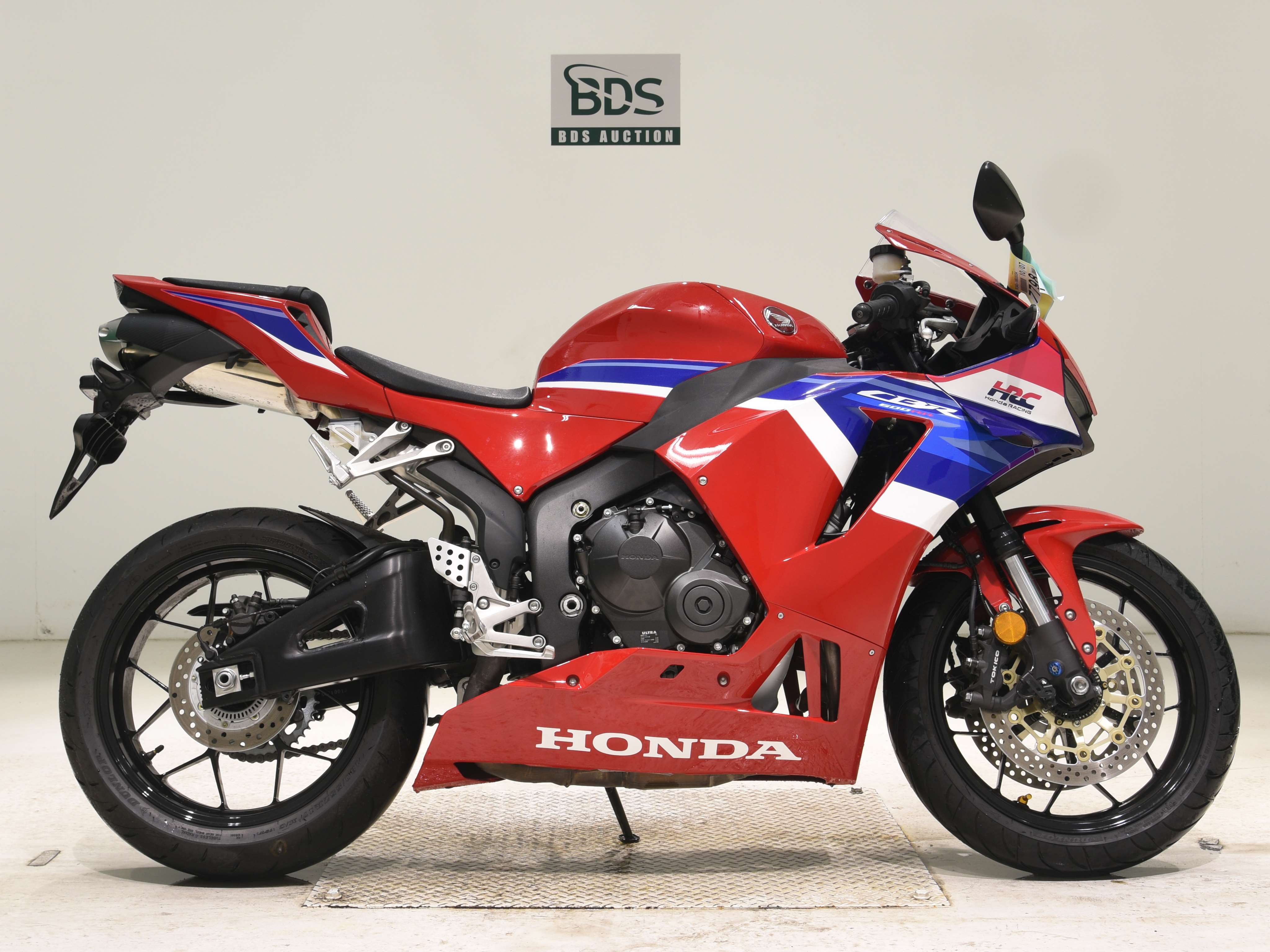Honda CBR600RR, right