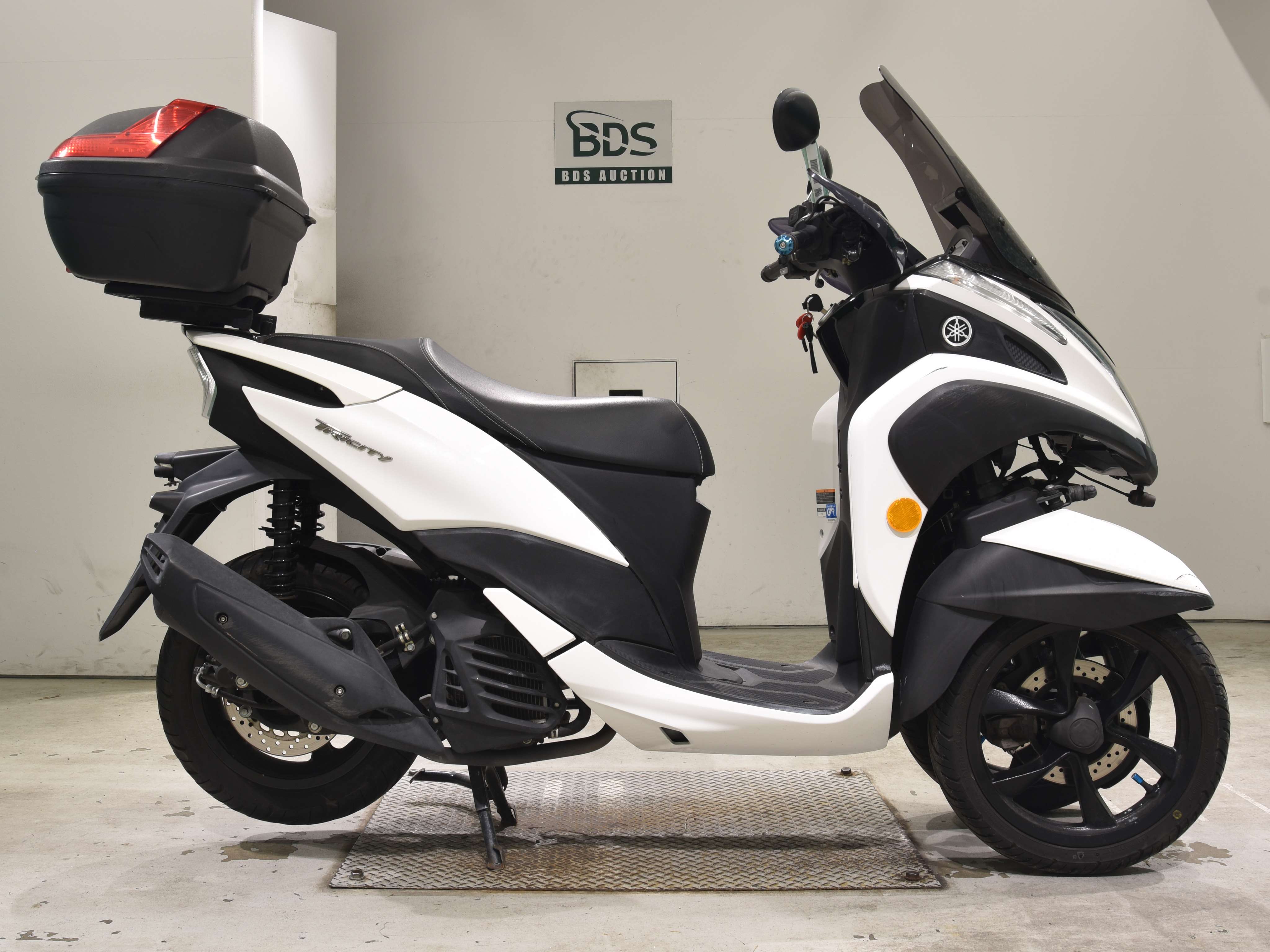 Yamaha TRICITY MW125, right