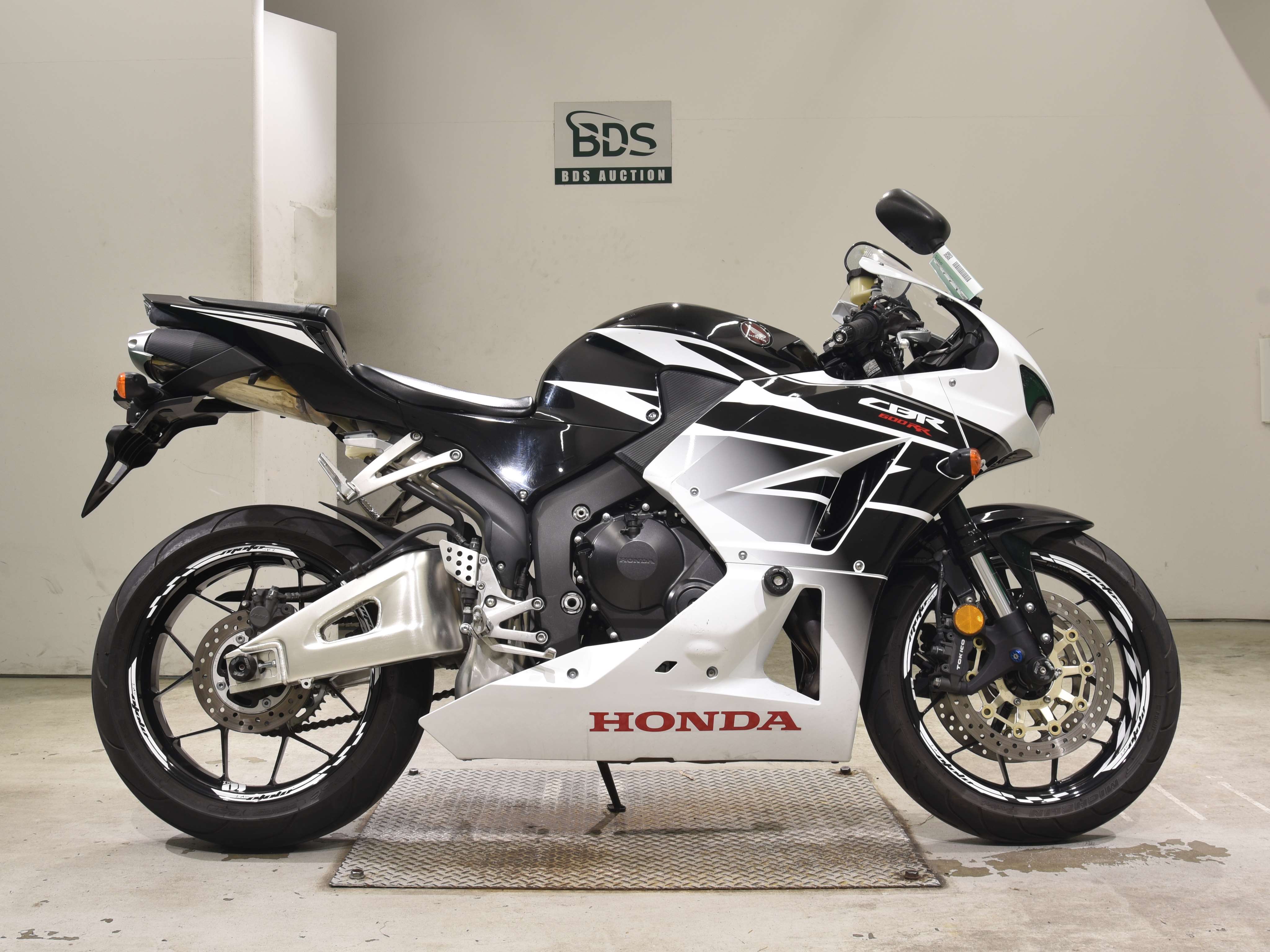 Honda CBR600RR, right