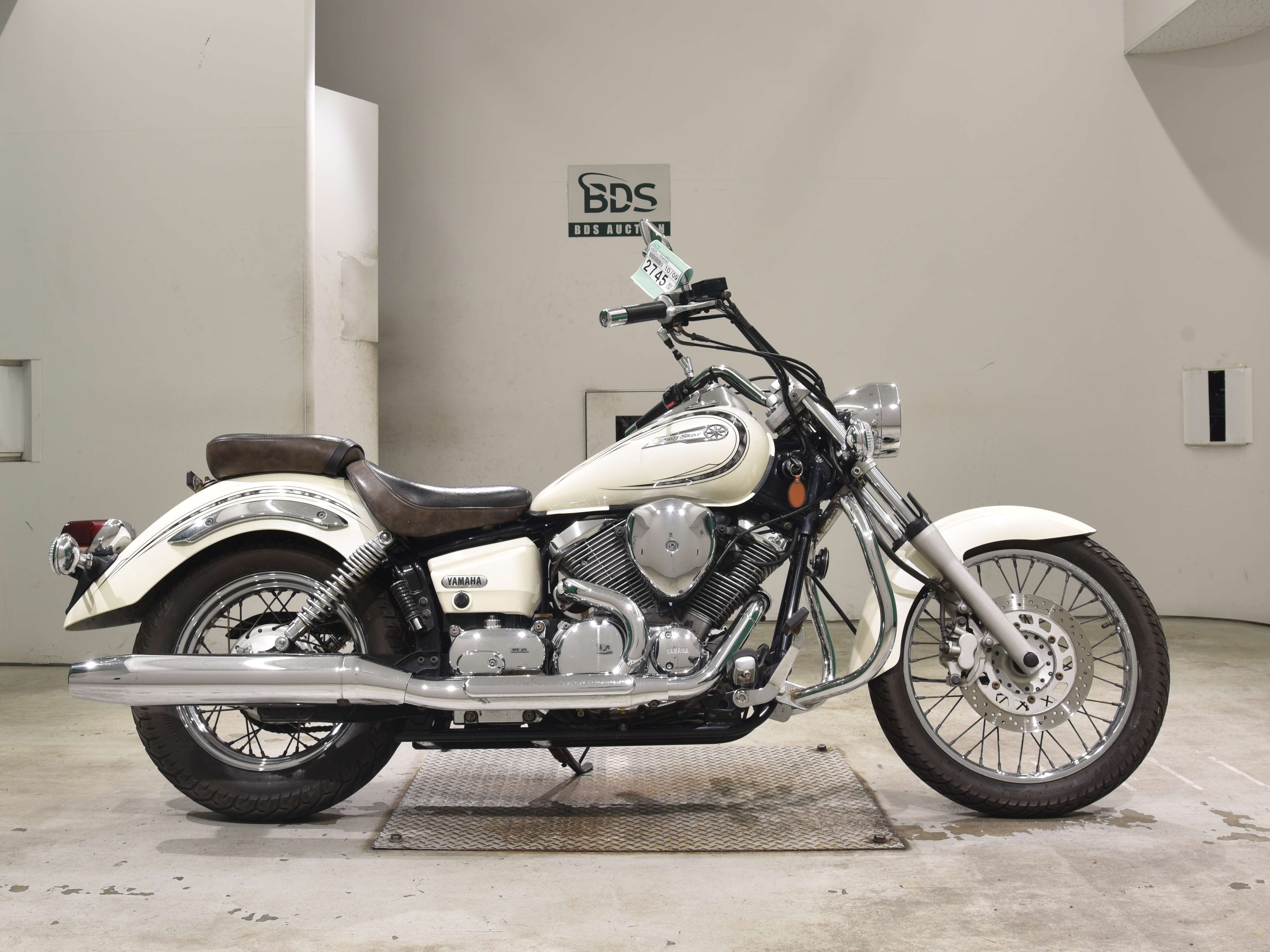 Yamaha DRAGSTAR XVS250, right