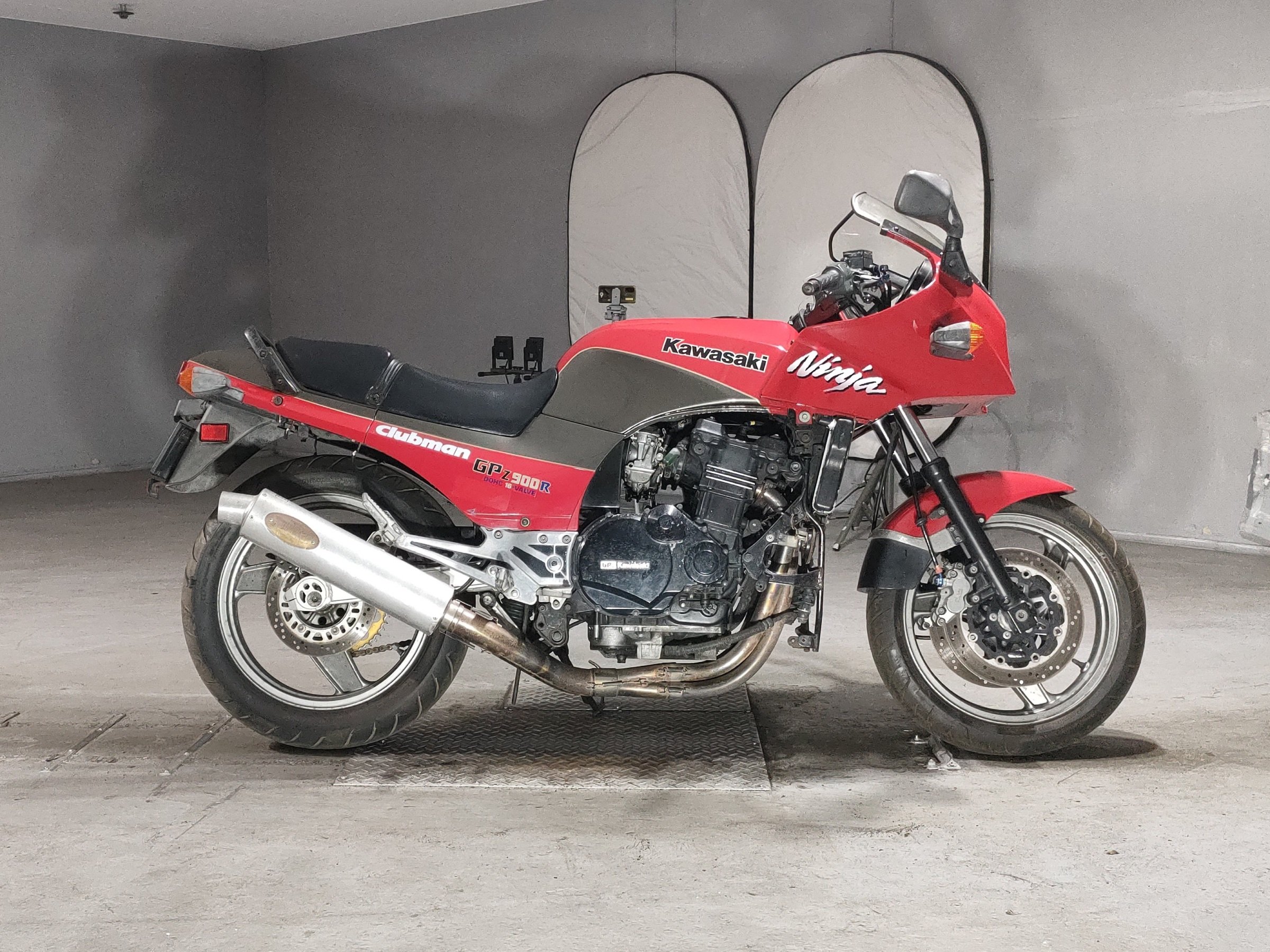 Kawasaki GPZ900R, zdjęcie 1