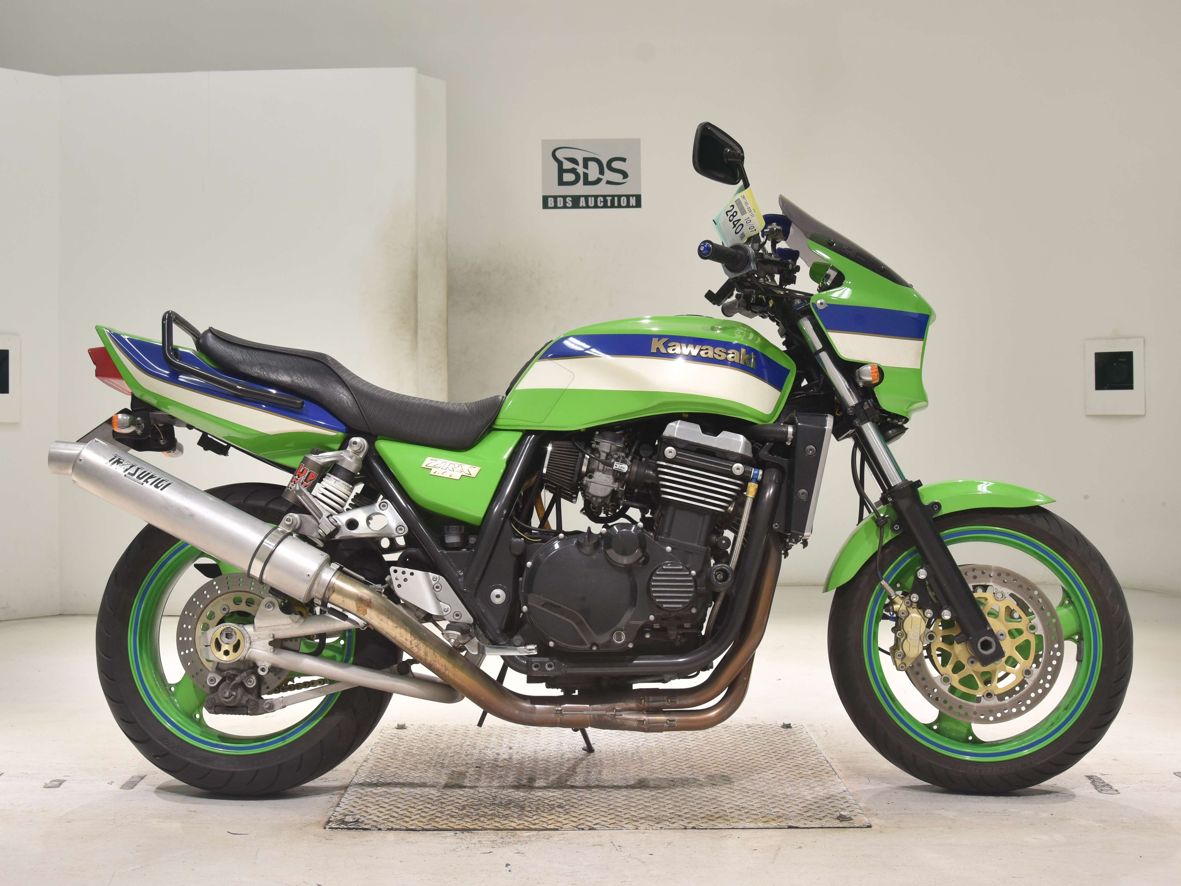 Kawasaki ZRX1100, right