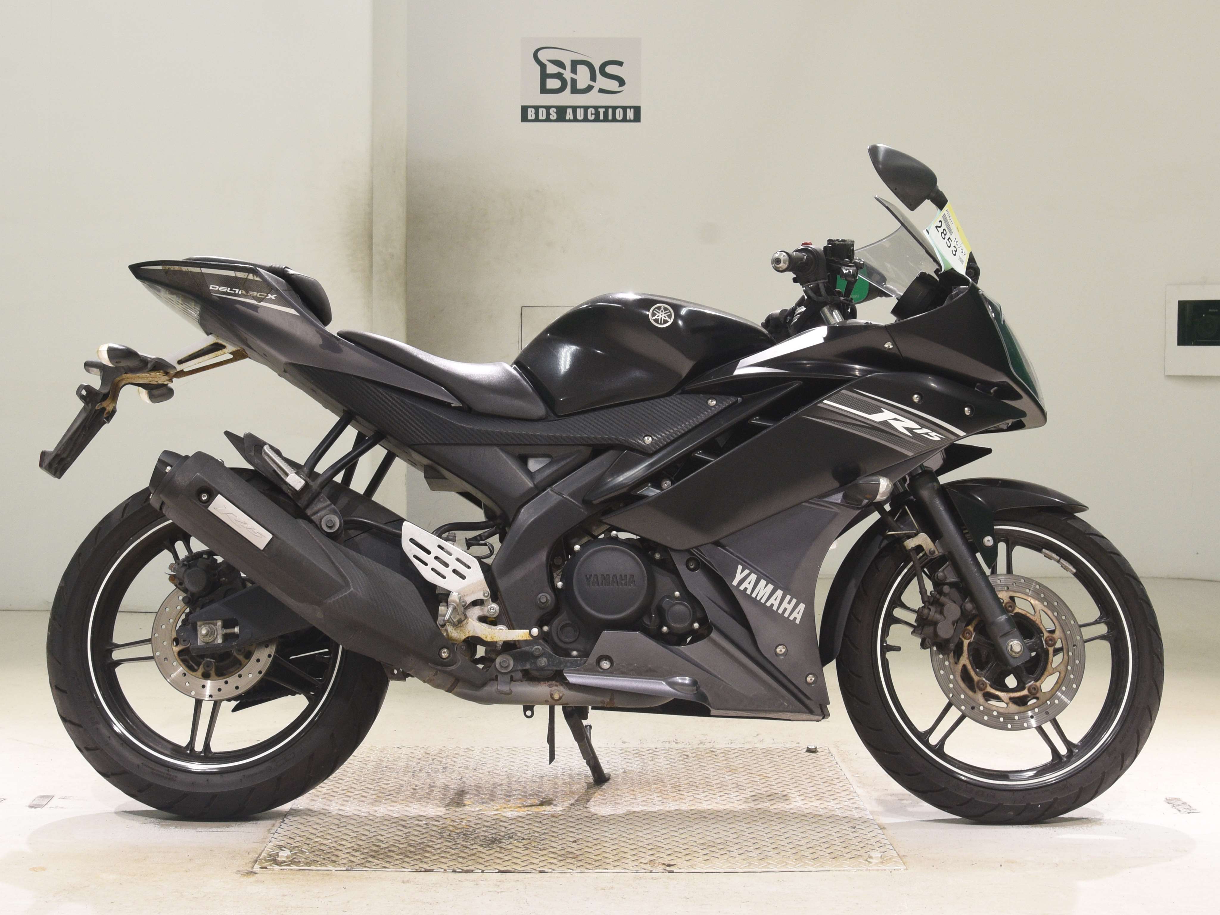 Yamaha YZF-R15, right