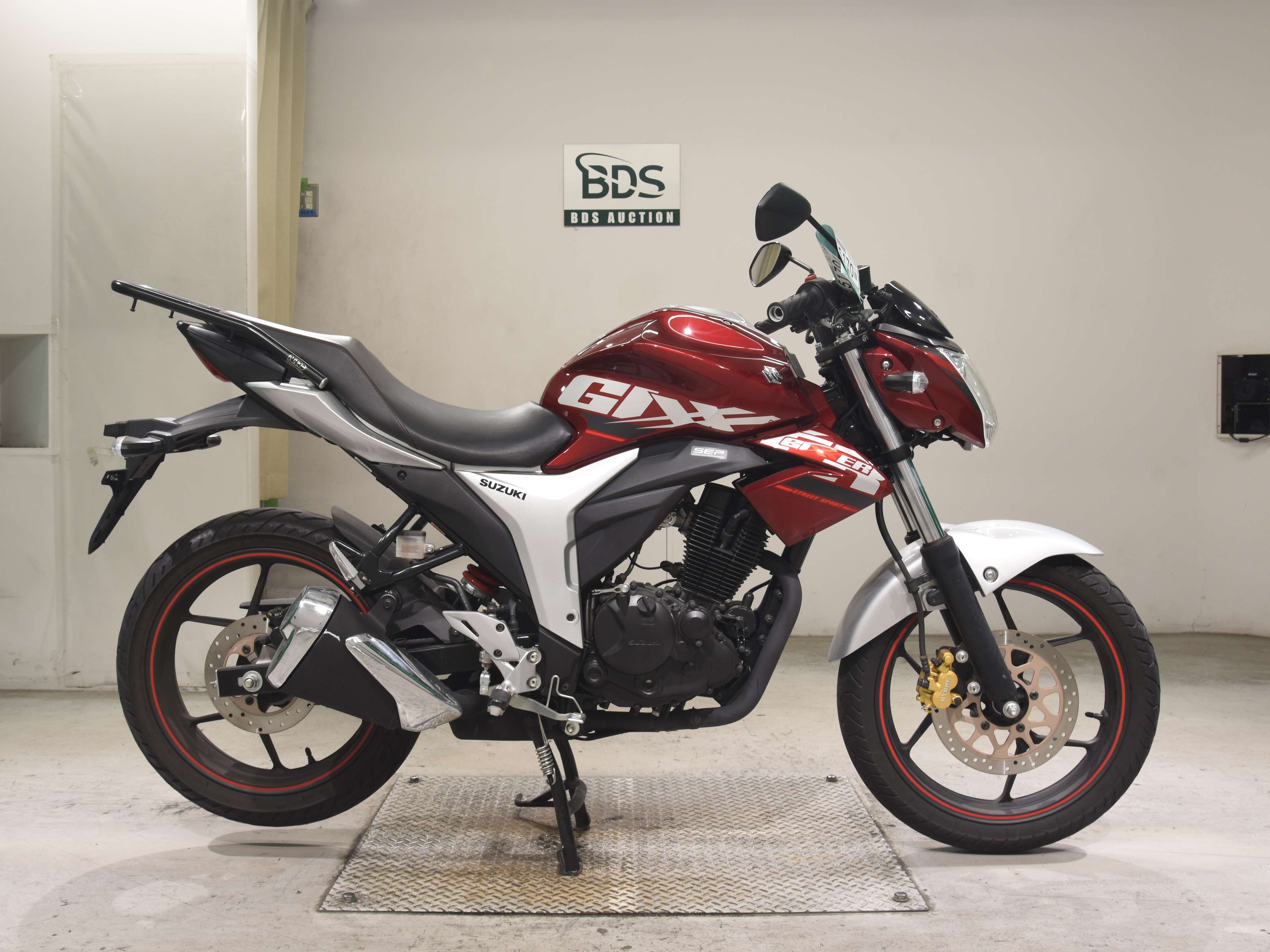 Suzuki GIXXER 150, right