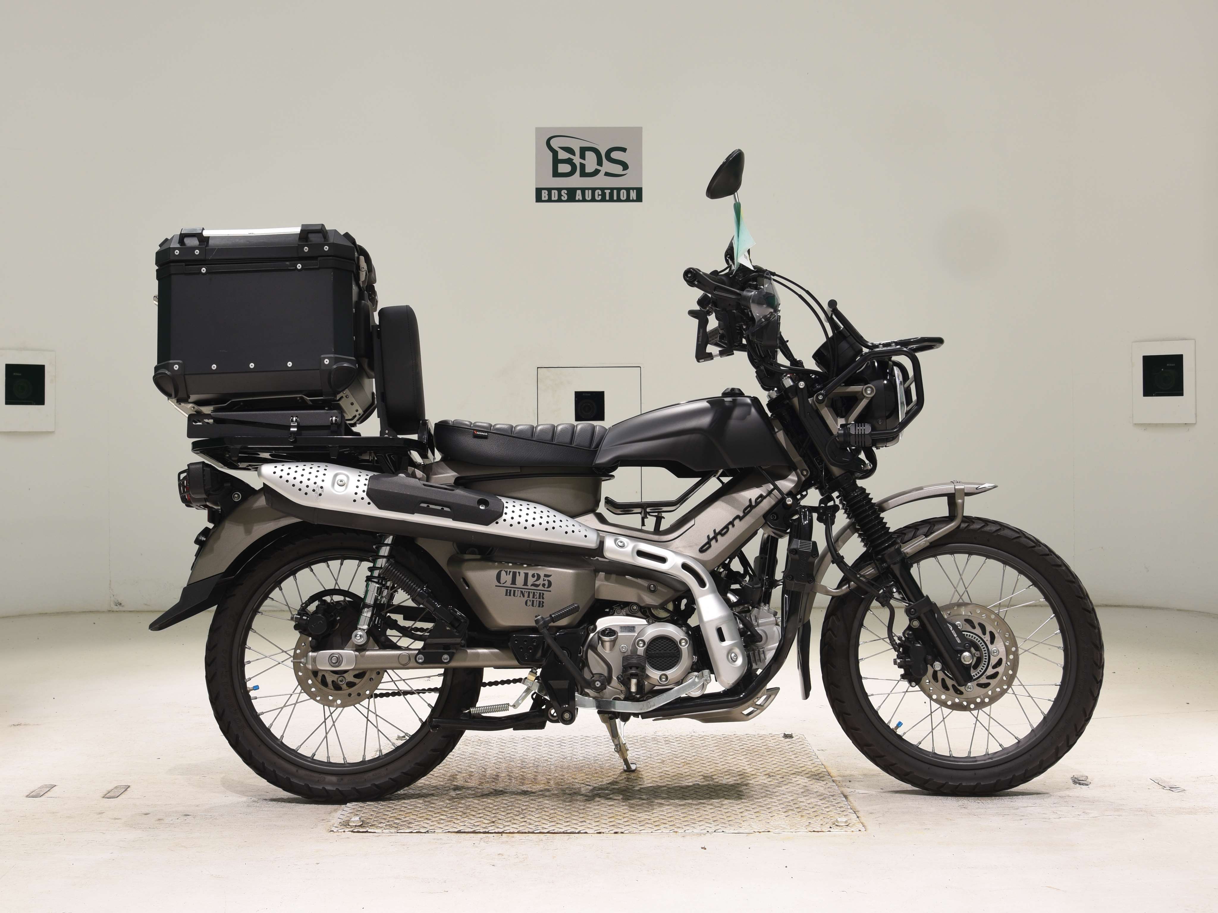 Honda CT125 HUNTERCUB, right
