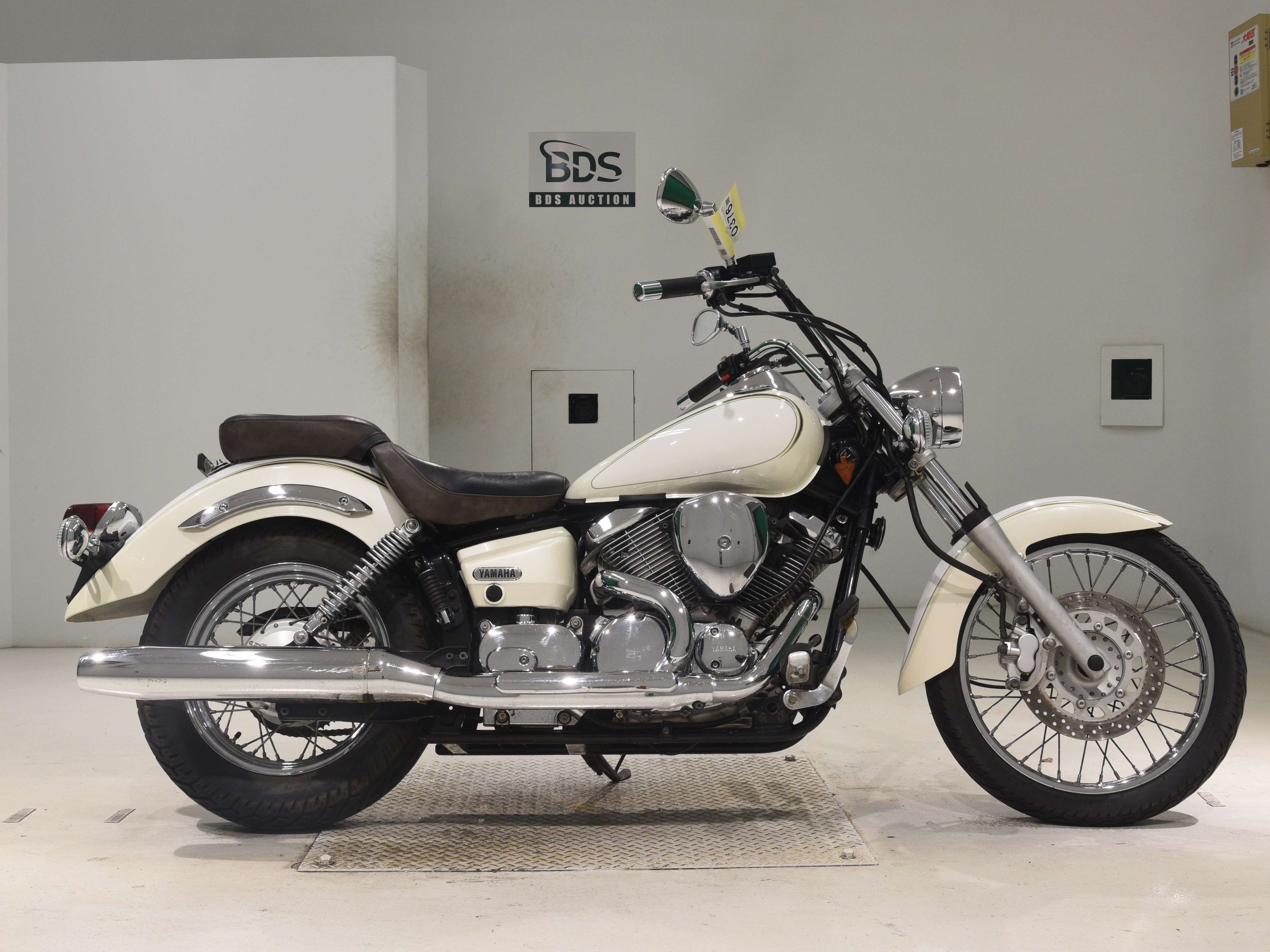 Yamaha DRAGSTAR XVS250, right