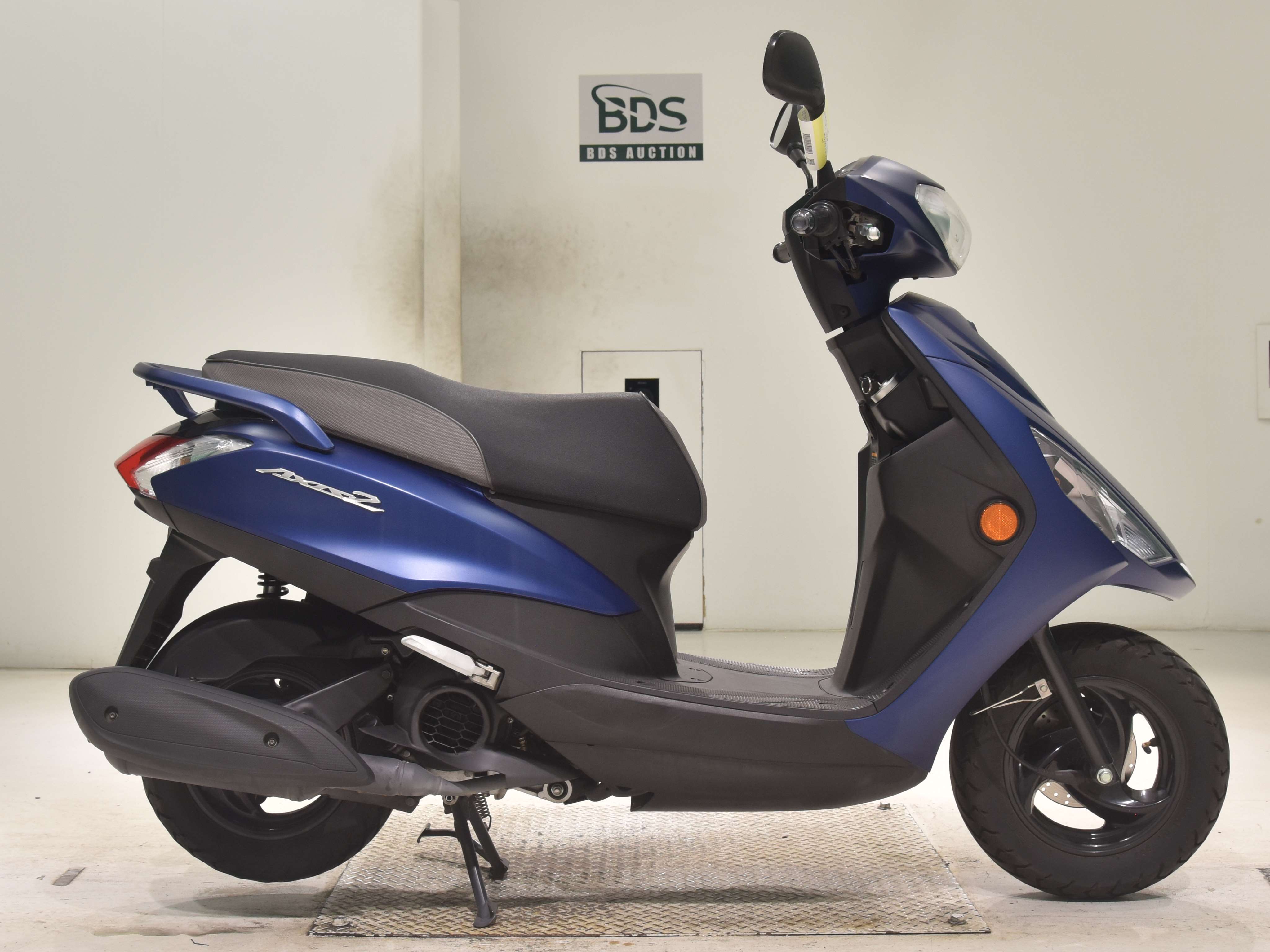 Yamaha AXIS125Z, right