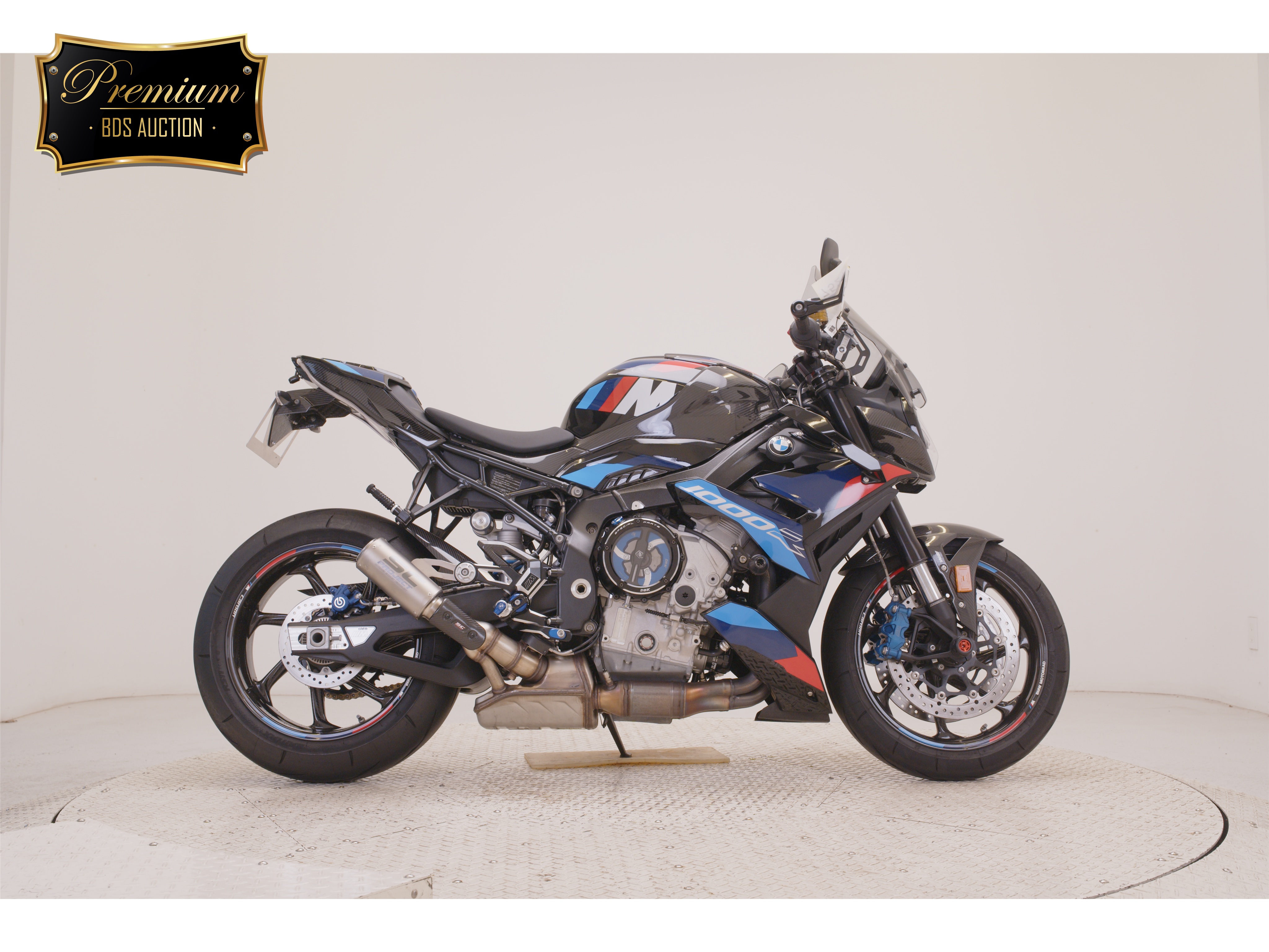 BMW M1000R, right