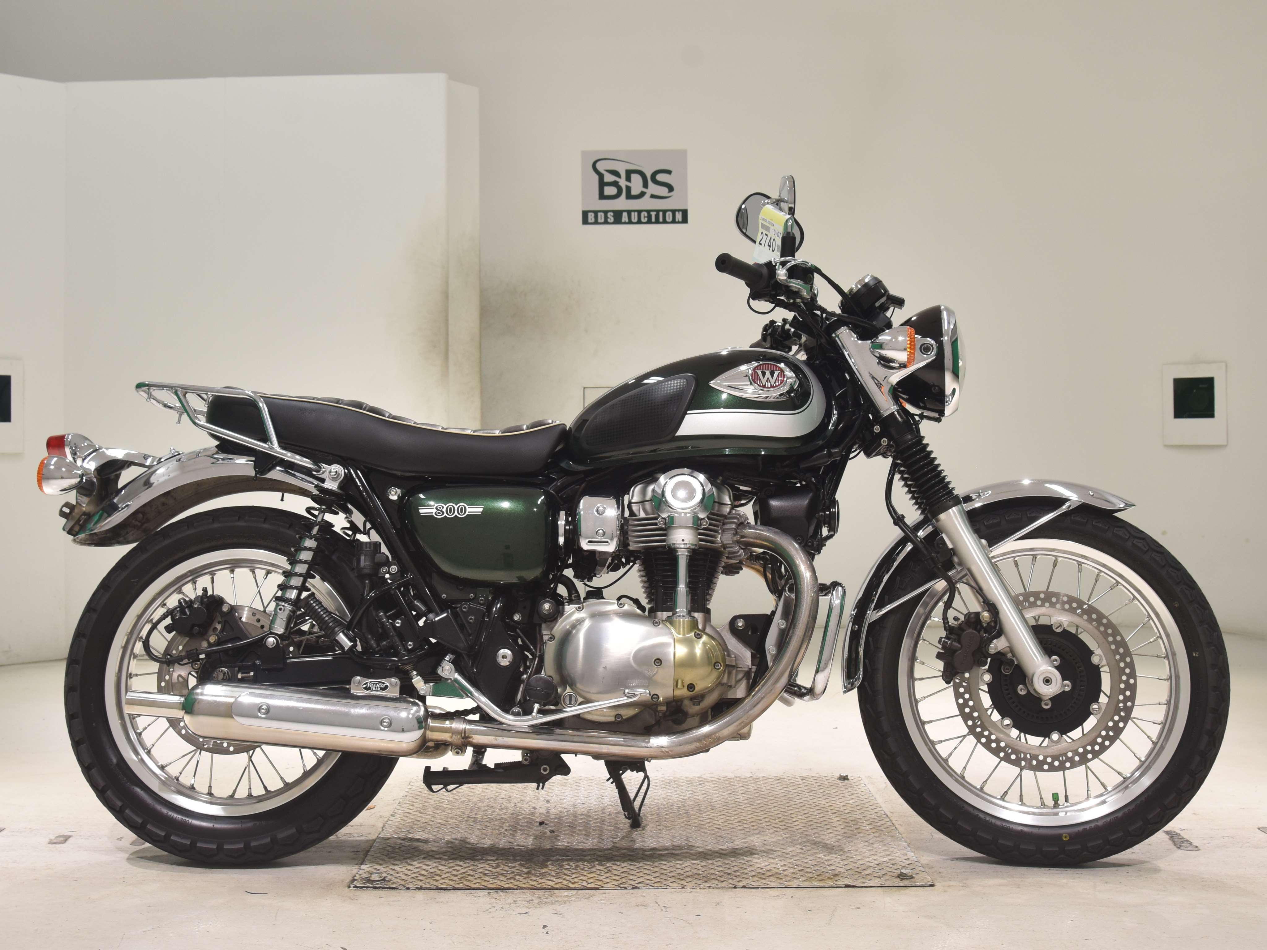 Kawasaki W800, right