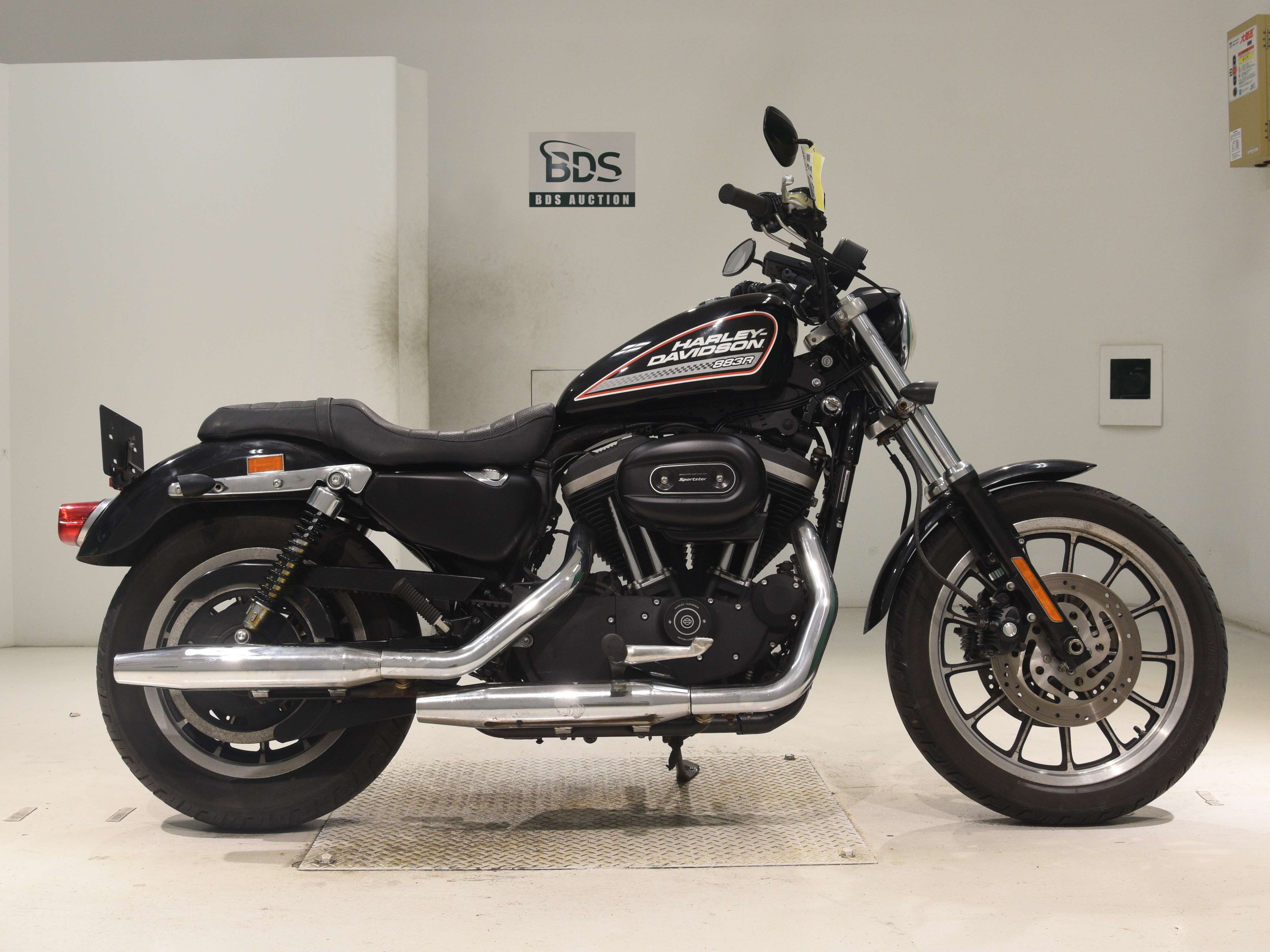HD SPORTSTER XL883R, right