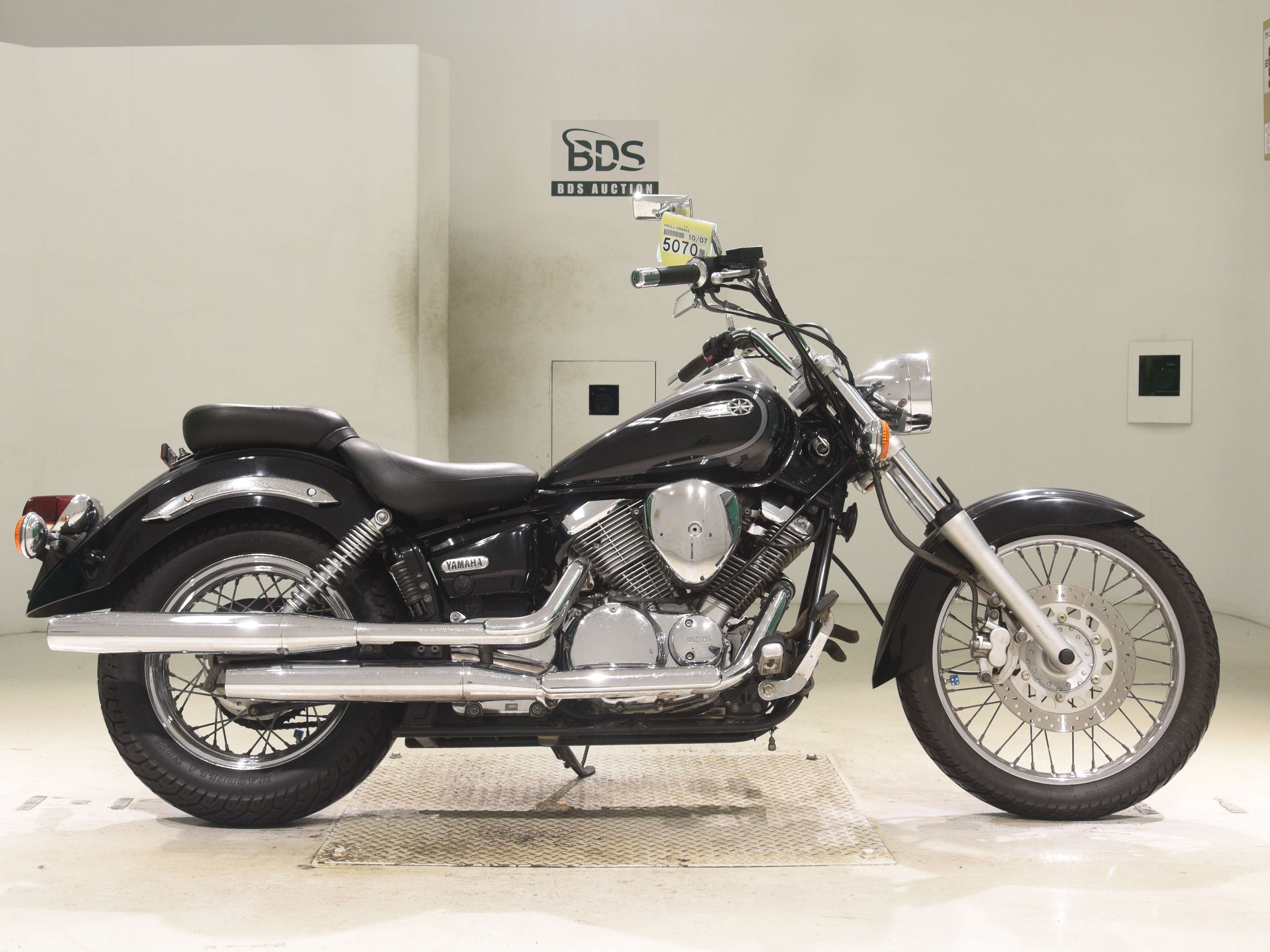 Yamaha DRAGSTAR XVS250, right