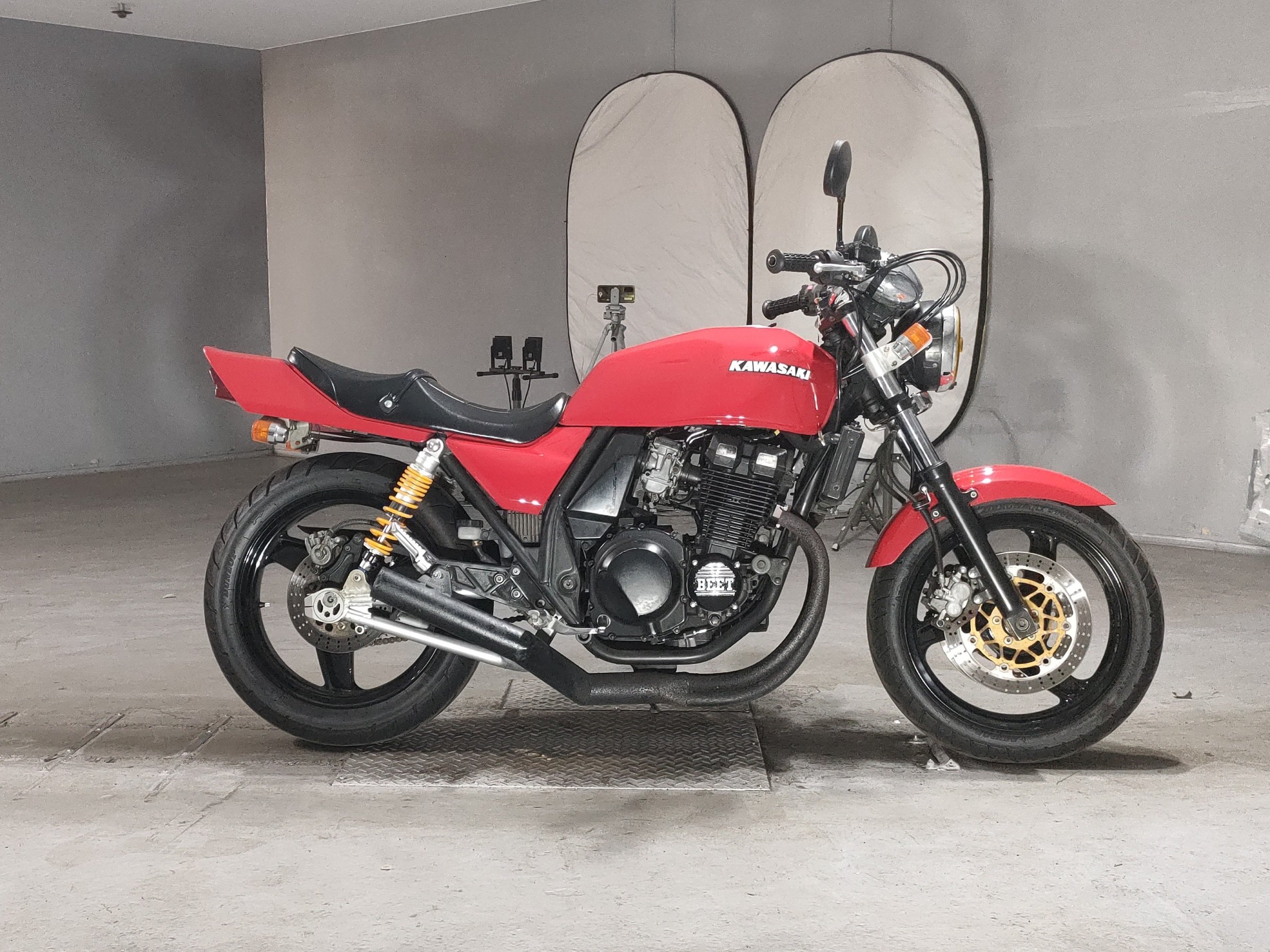 Kawasaki ZRX400, Foto 1