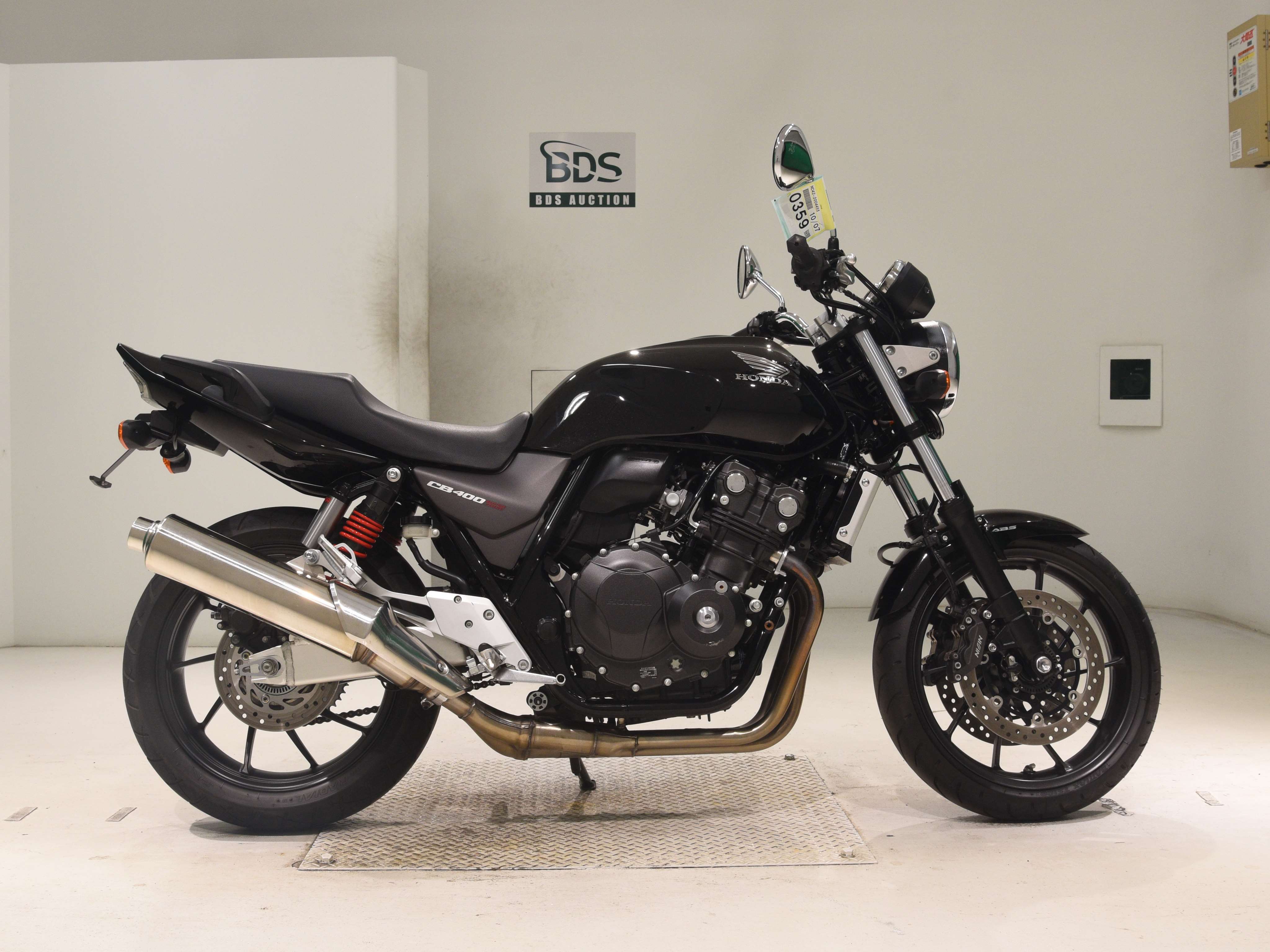 Honda CB400SF, right