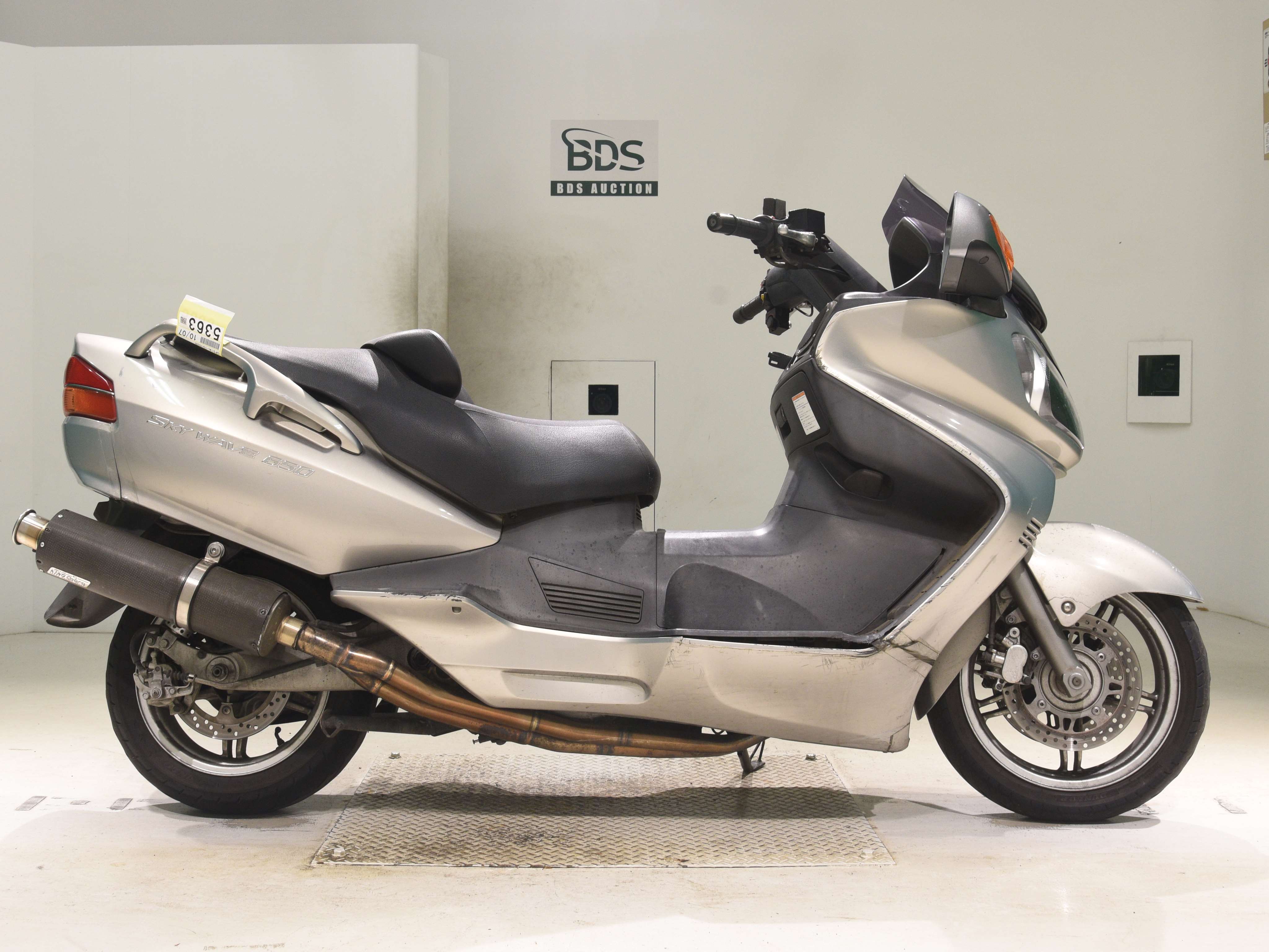 Suzuki SKYWAVE 650, right