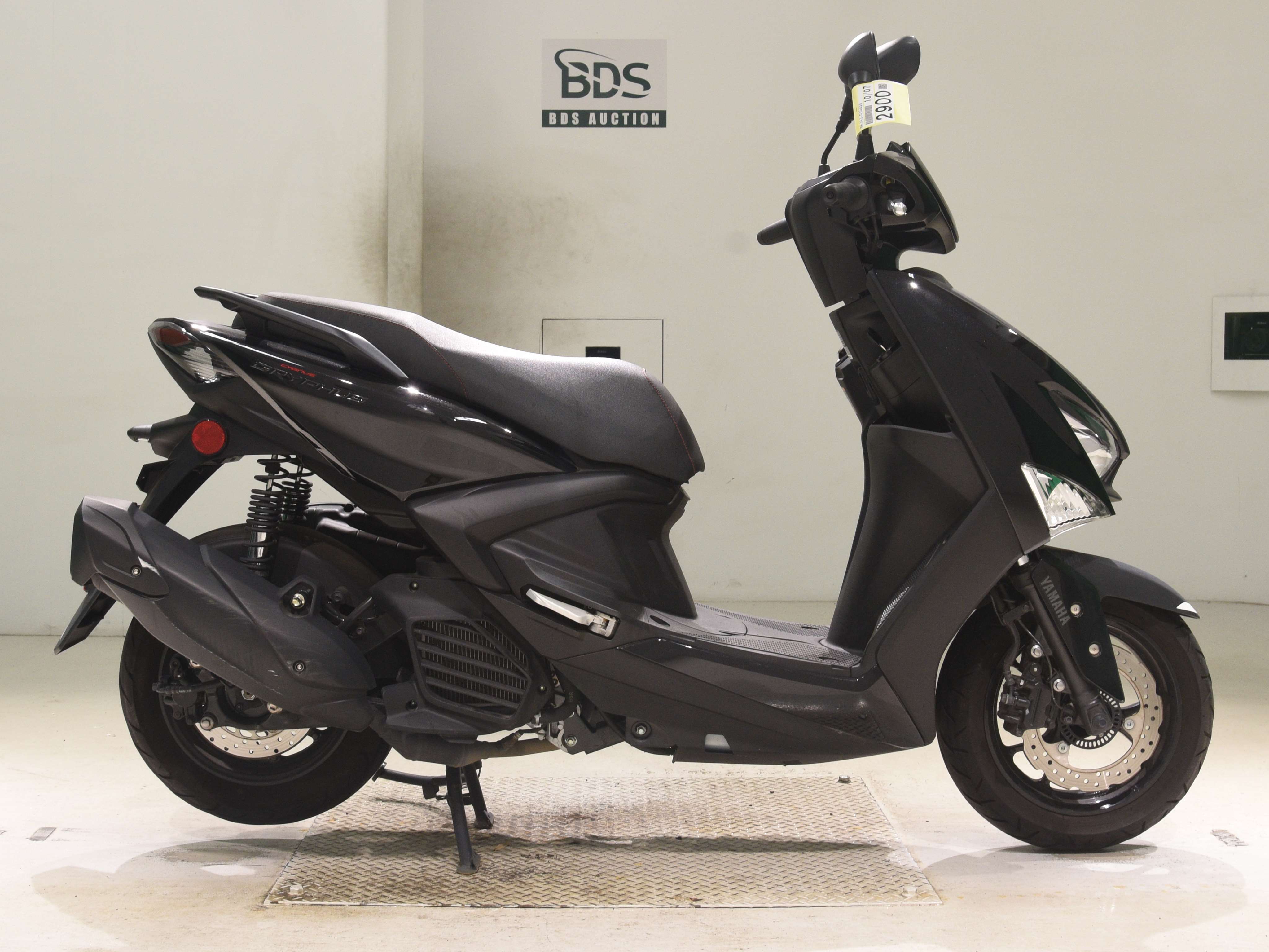 Yamaha CYGNUS, right