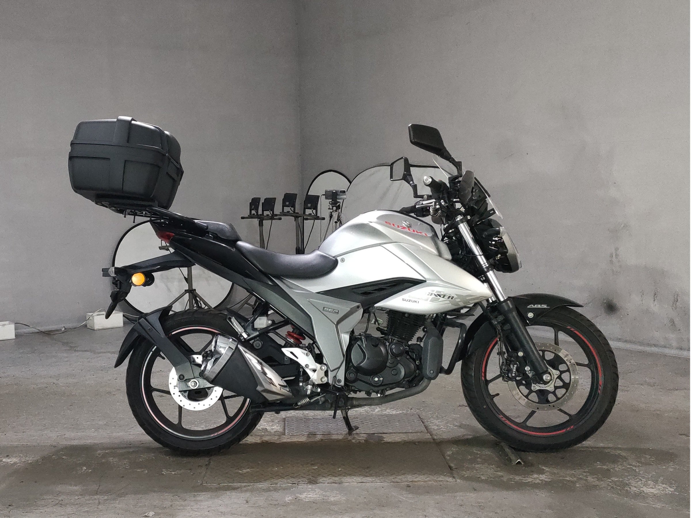 Suzuki GIXXER 150, photograph 1