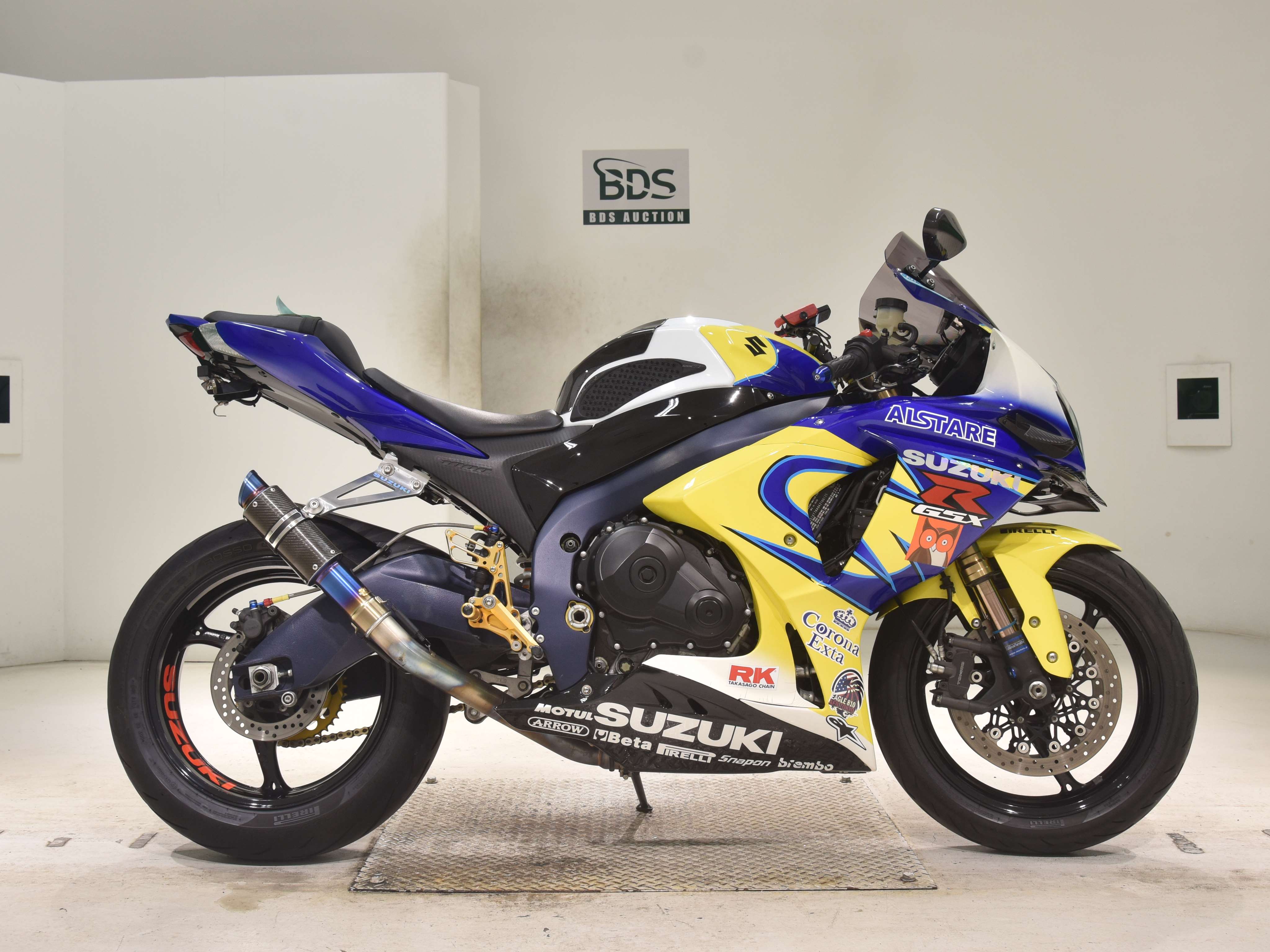 Suzuki GSX-R1000, right
