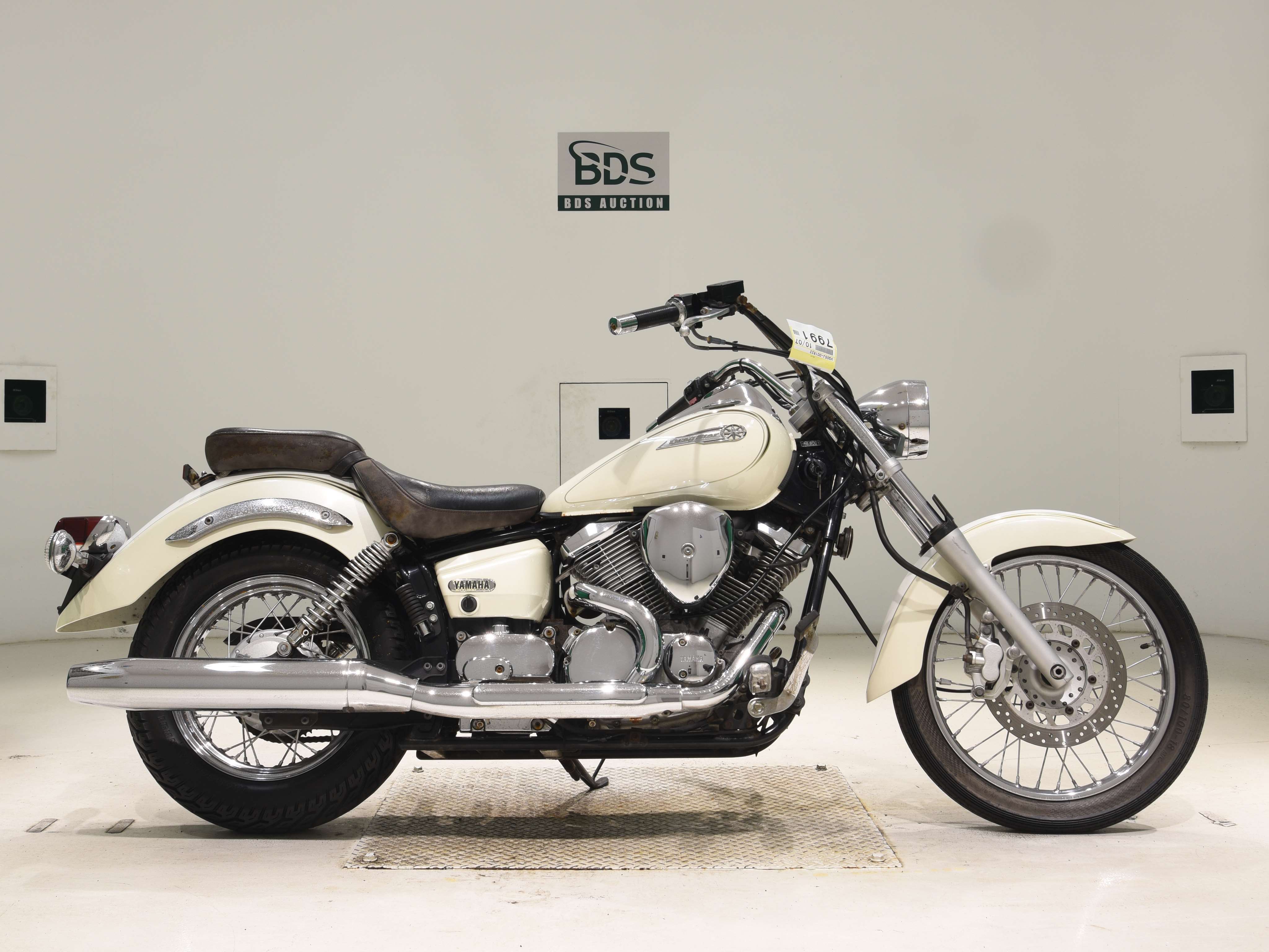 Yamaha DRAGSTAR XVS250, right
