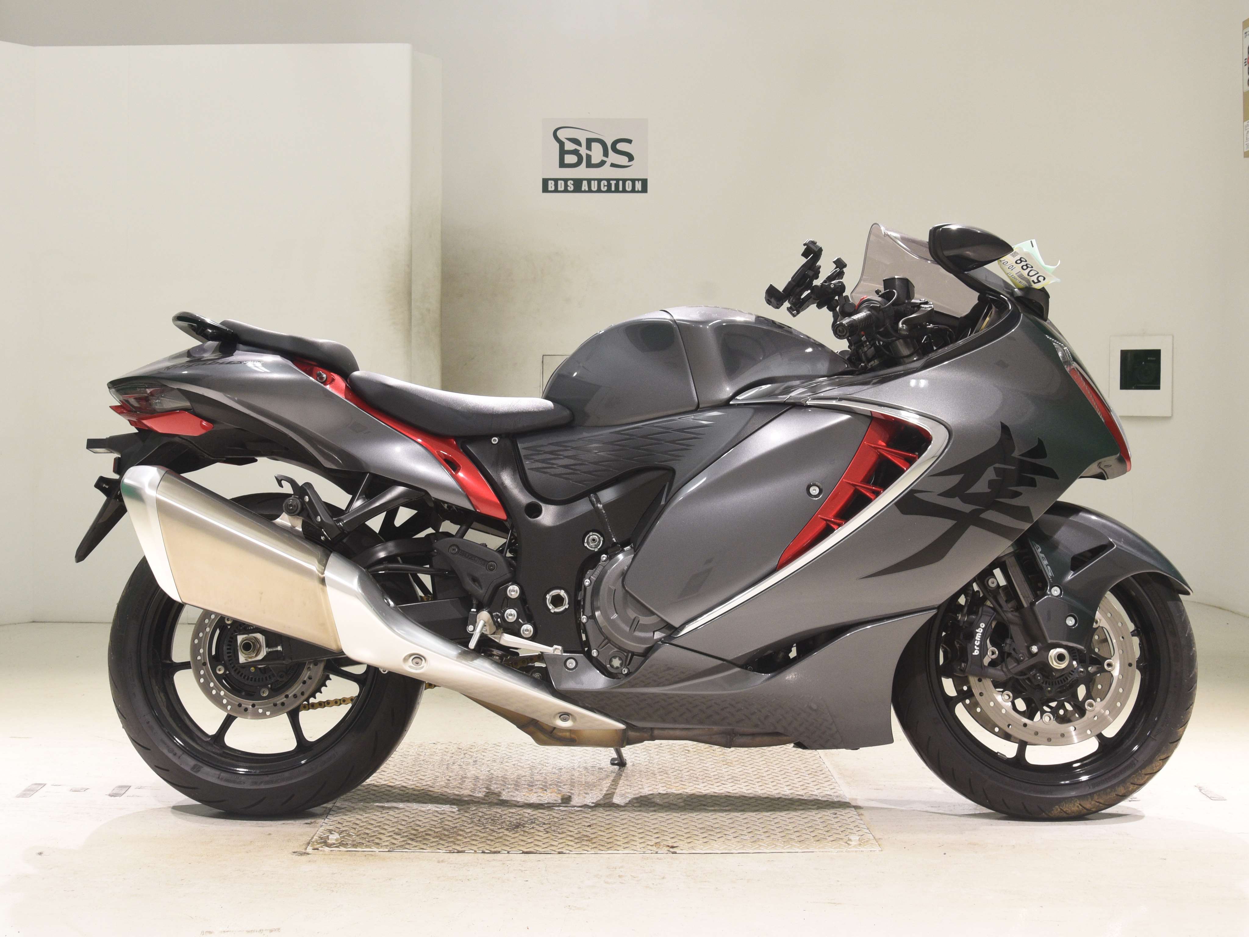 Suzuki GSX1300R HAYABUSA, right